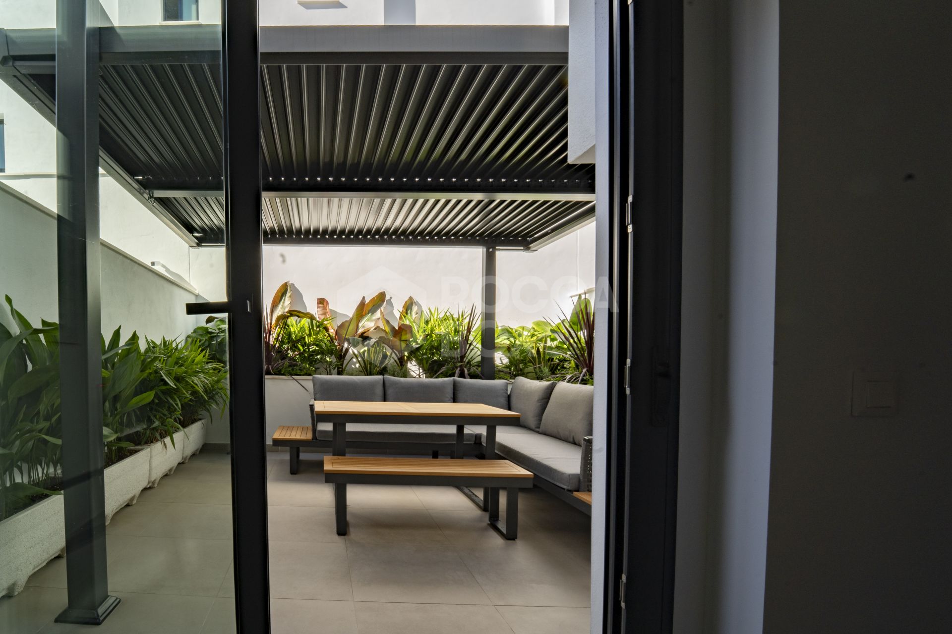 Modern 3-Bedroom Townhouse Walking Distance to the Beach