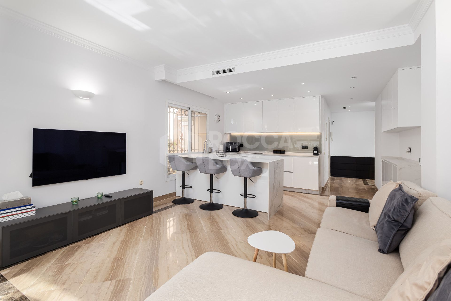 Elegant Three-Bedroom Ground-Floor Apartment in Marbella