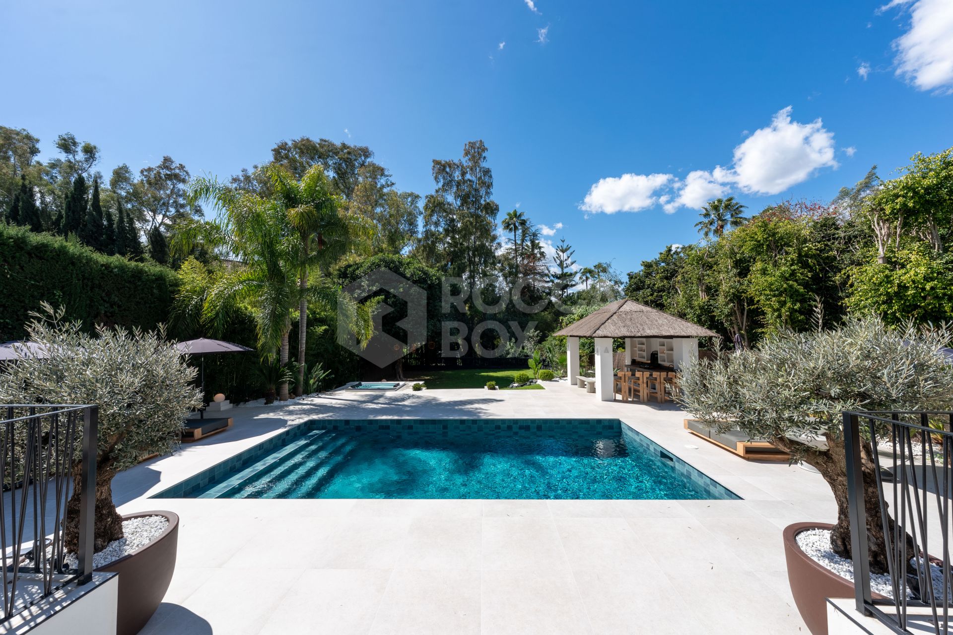 Exquisite Five-Bedroom Luxury Villa with Private Pool and Garden