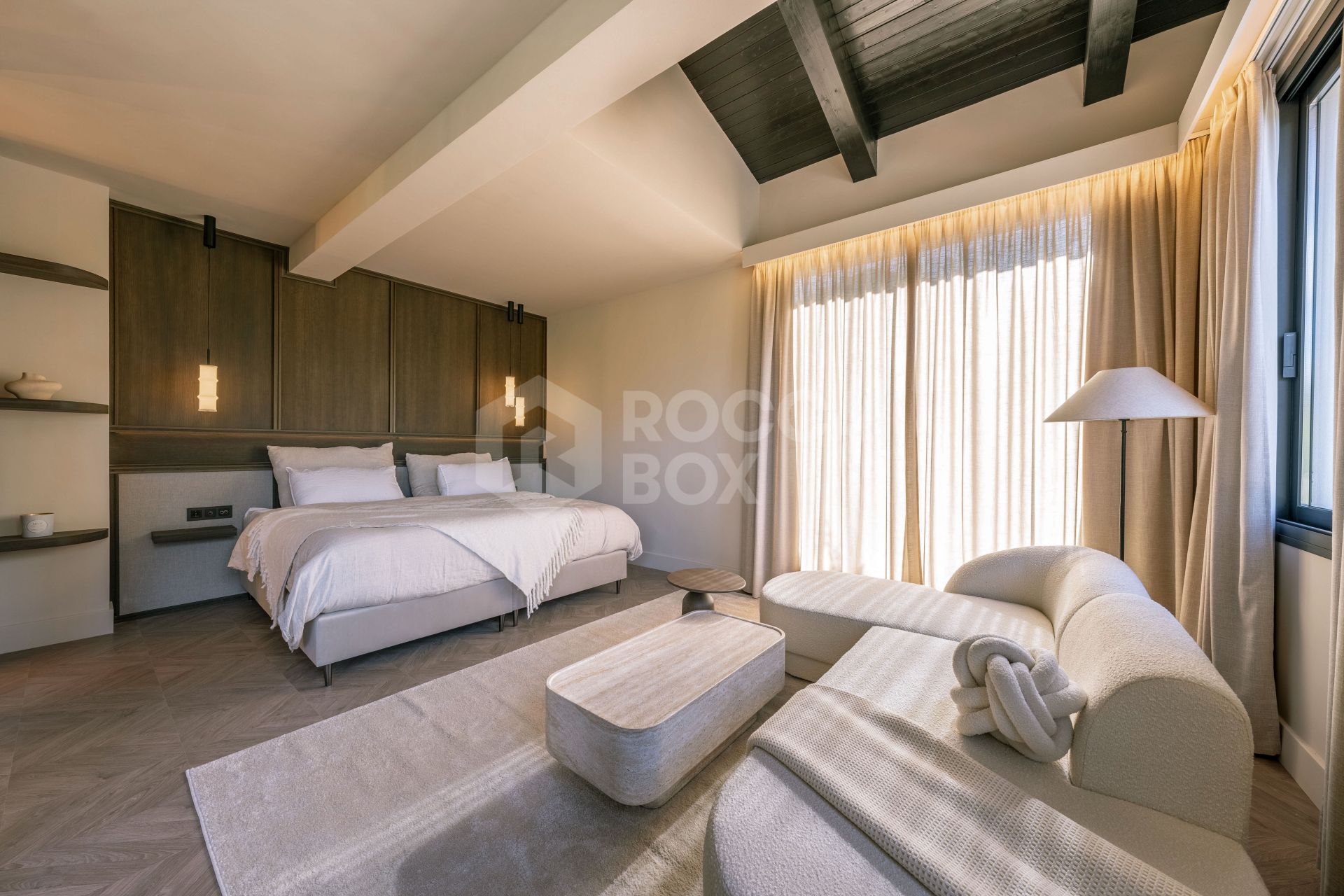 Exquisite Five-Bedroom Luxury Villa with Private Pool and Garden