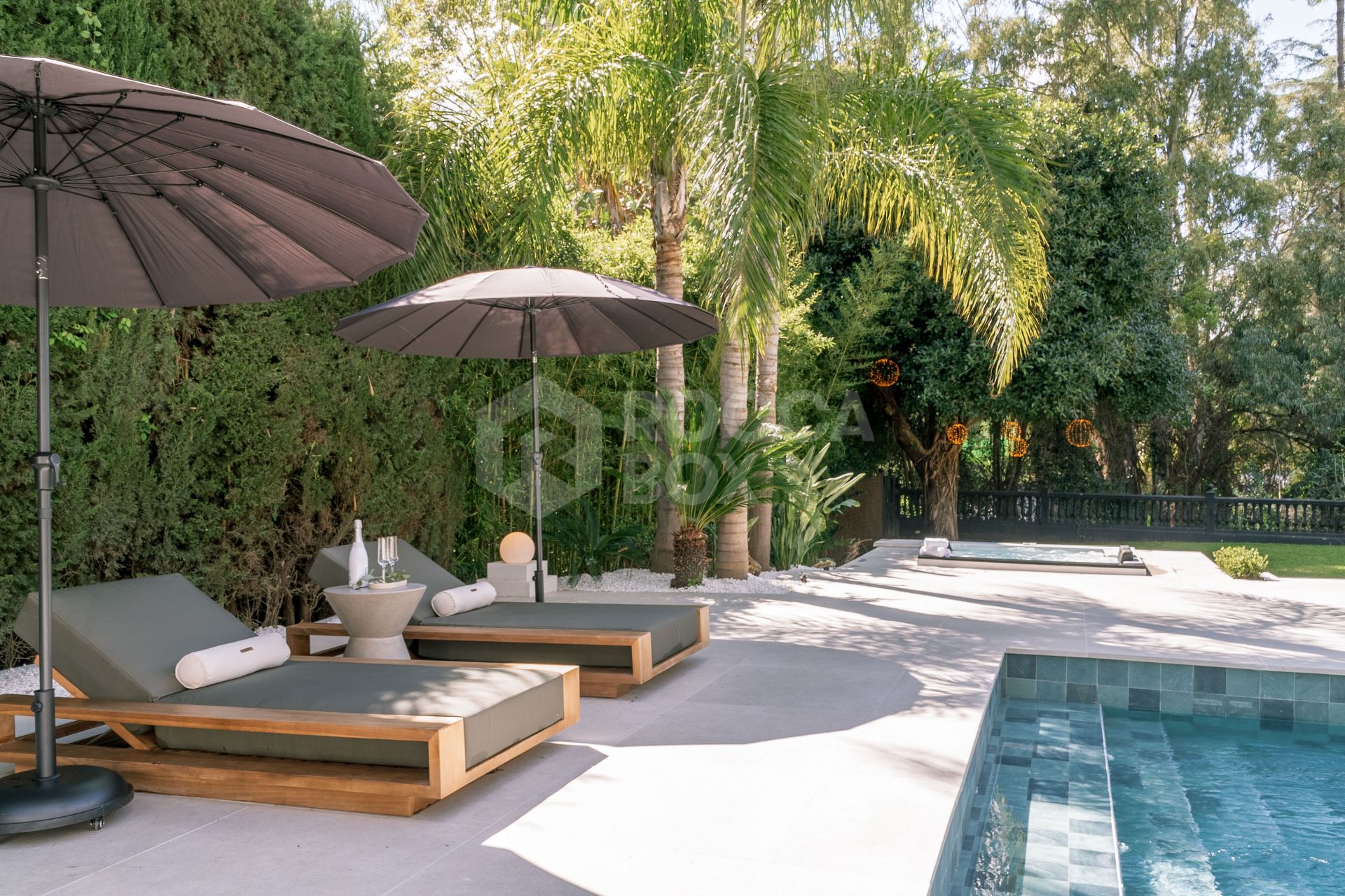 Exquisite Five-Bedroom Luxury Villa with Private Pool and Garden