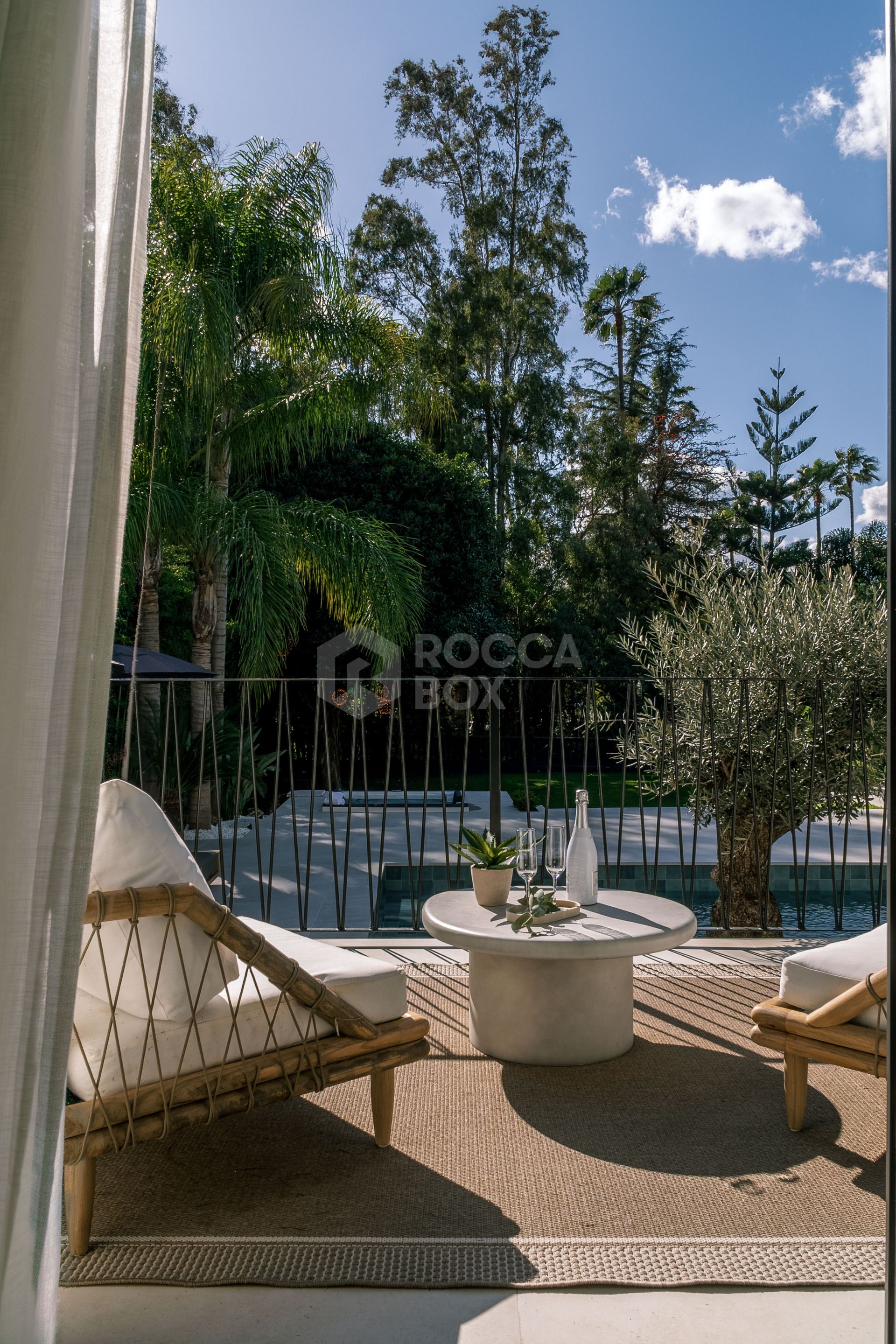 Exquisite Five-Bedroom Luxury Villa with Private Pool and Garden