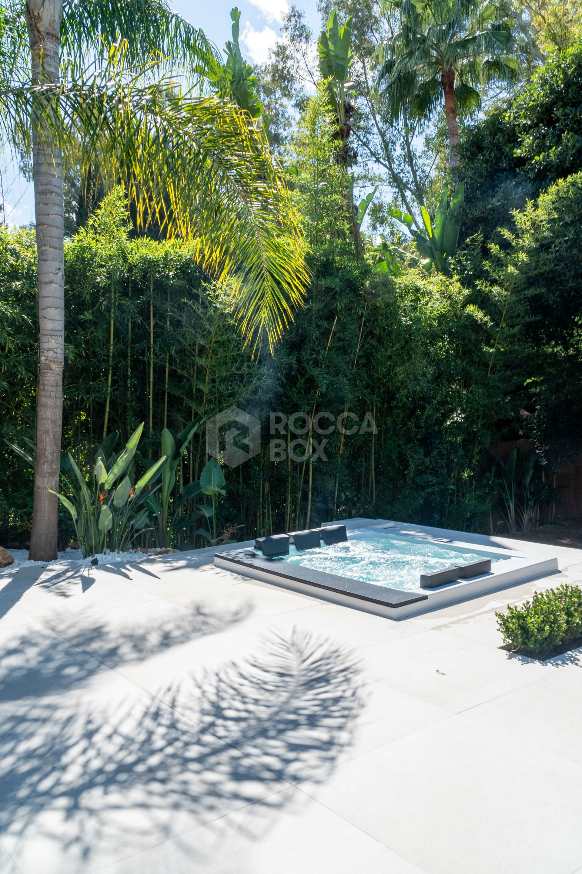 Exquisite Five-Bedroom Luxury Villa with Private Pool and Garden