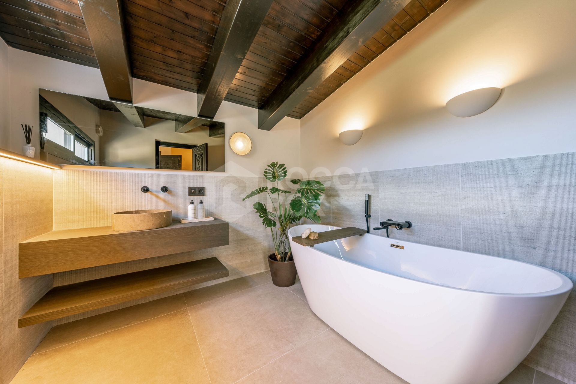 Exquisite Five-Bedroom Luxury Villa with Private Pool and Garden