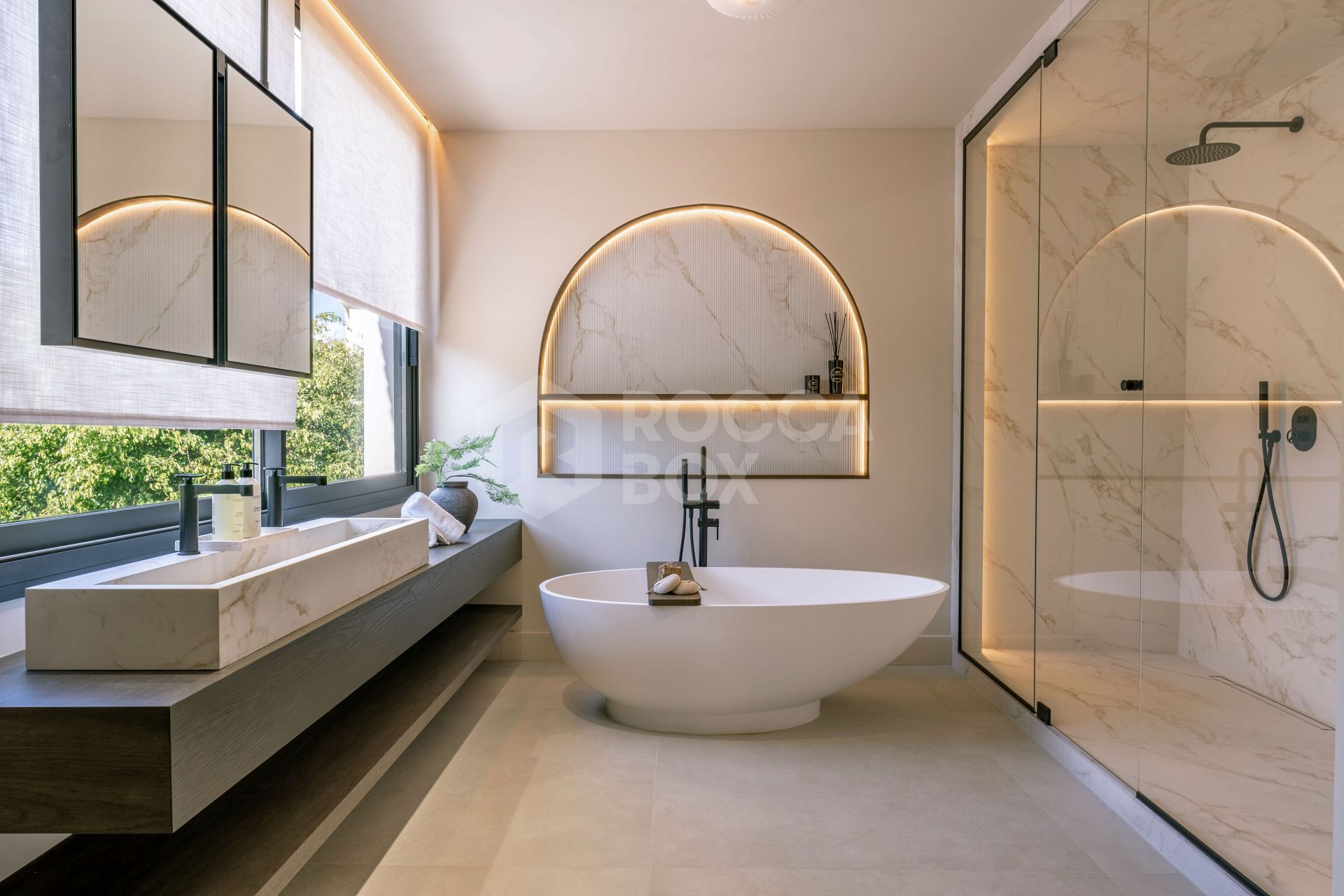 Exquisite Five-Bedroom Luxury Villa with Private Pool and Garden