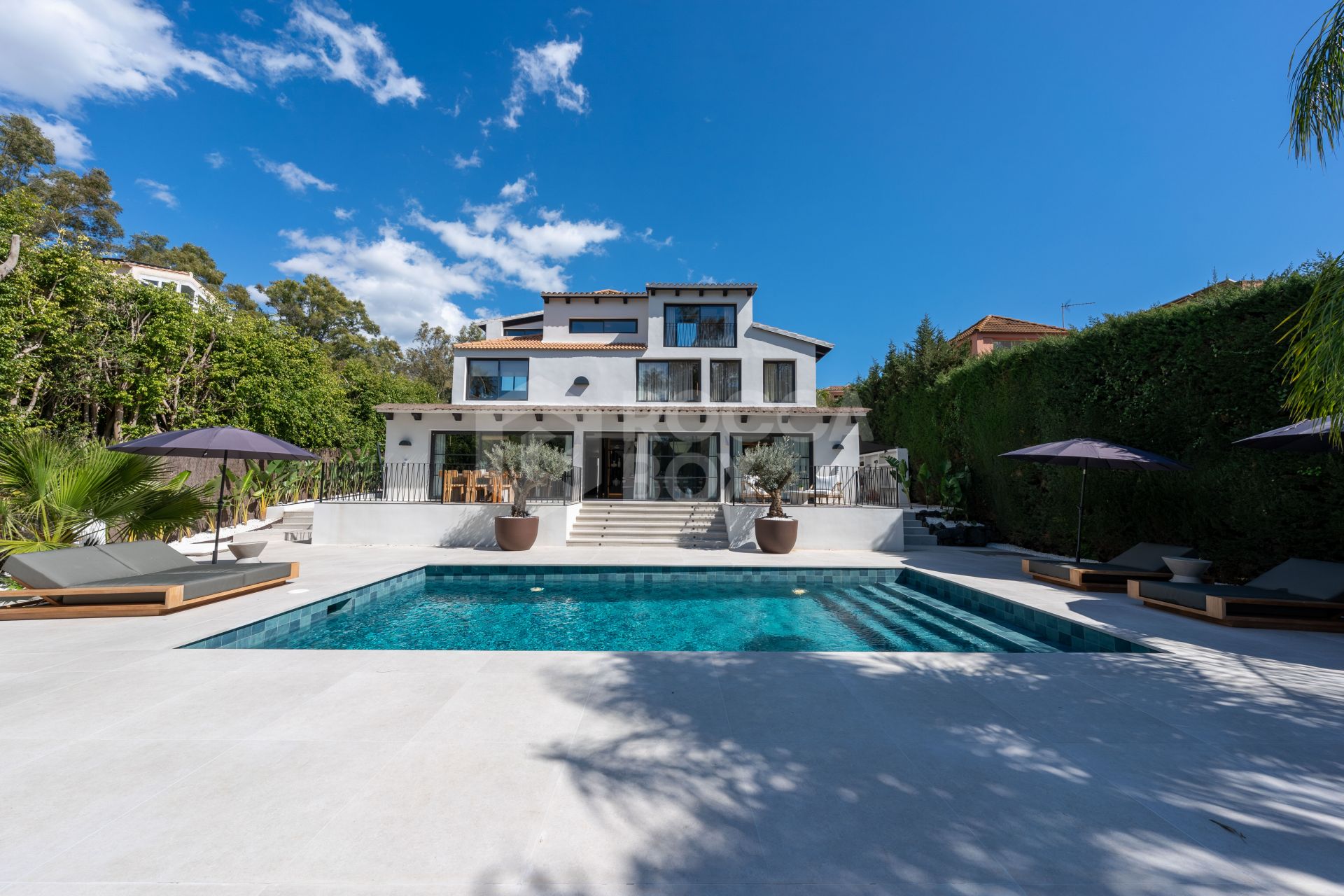 Exquisite Five-Bedroom Luxury Villa with Private Pool and Garden