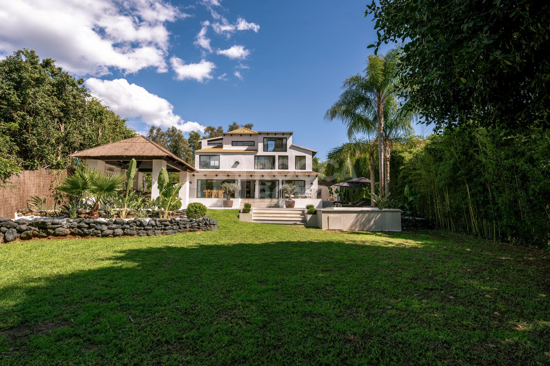 Exquisite Five-Bedroom Luxury Villa with Private Pool and Garden