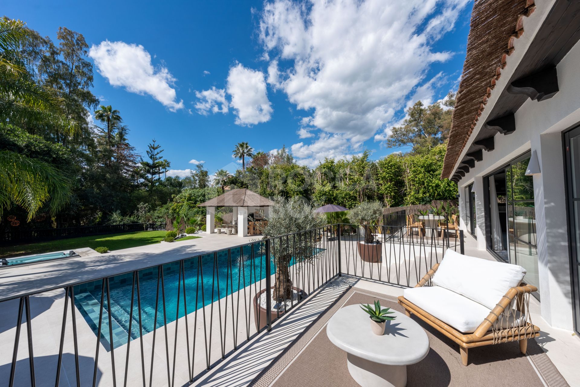 Exquisite Five-Bedroom Luxury Villa with Private Pool and Garden