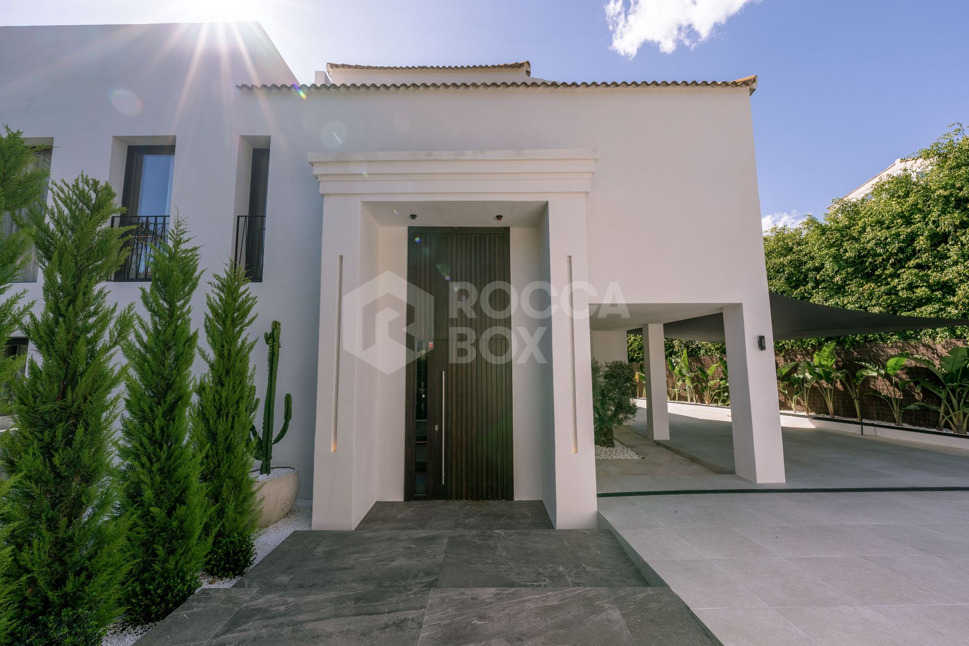 Exquisite Five-Bedroom Luxury Villa with Private Pool and Garden