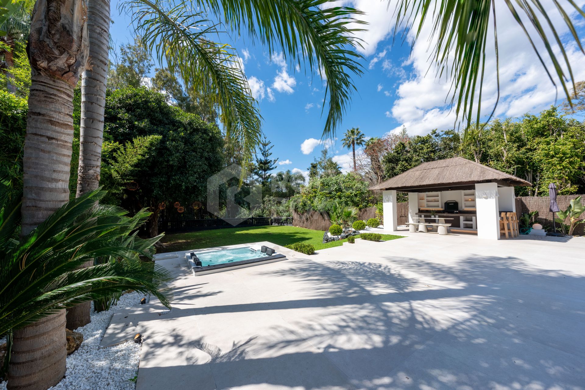 Exquisite Five-Bedroom Luxury Villa with Private Pool and Garden