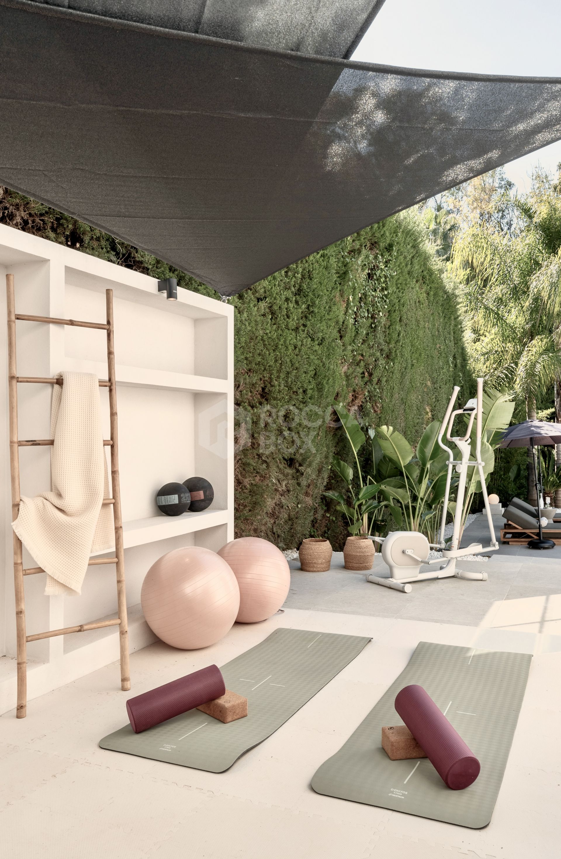 Exquisite Five-Bedroom Luxury Villa with Private Pool and Garden