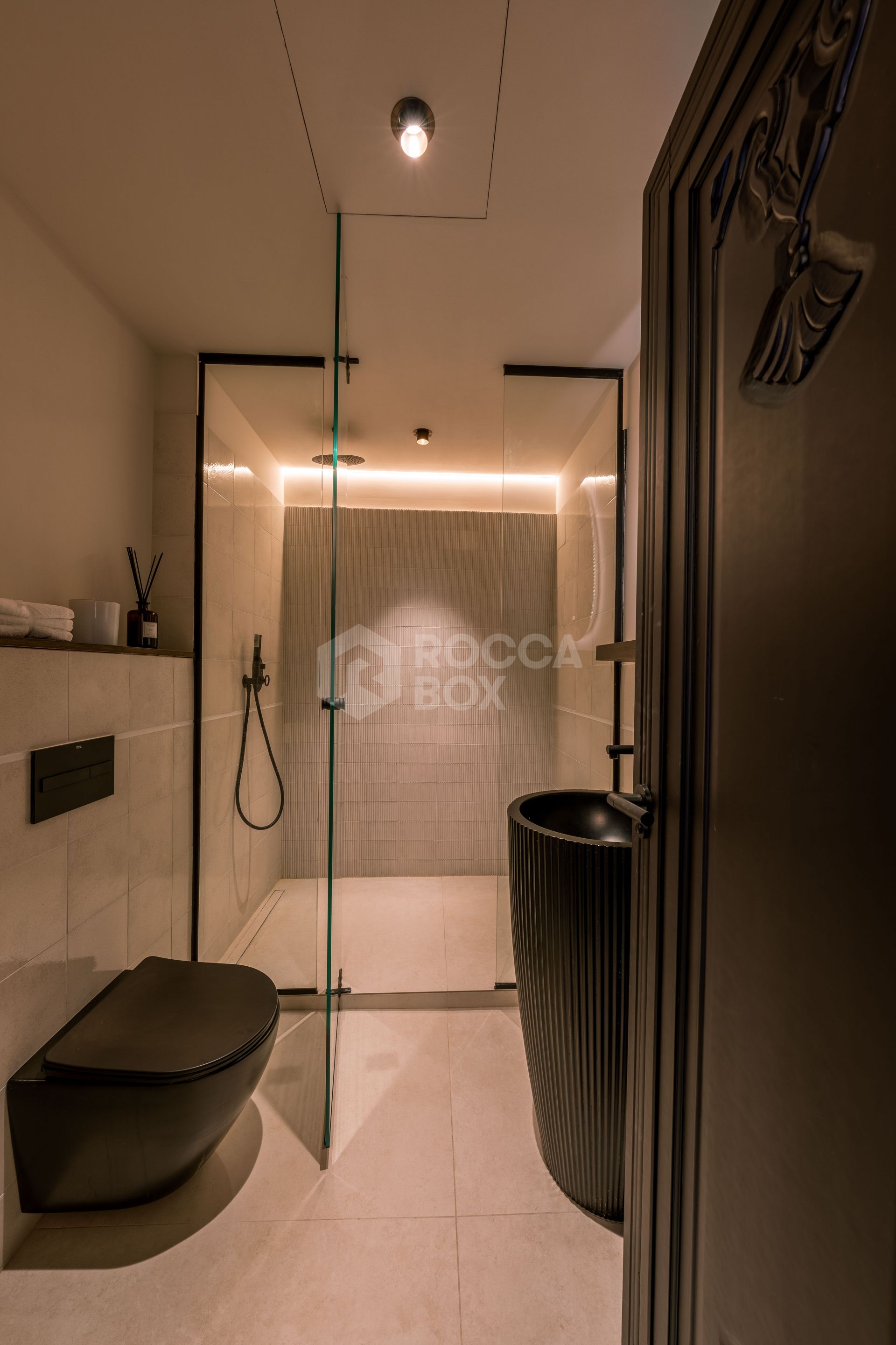 Exquisite Five-Bedroom Luxury Villa with Private Pool and Garden