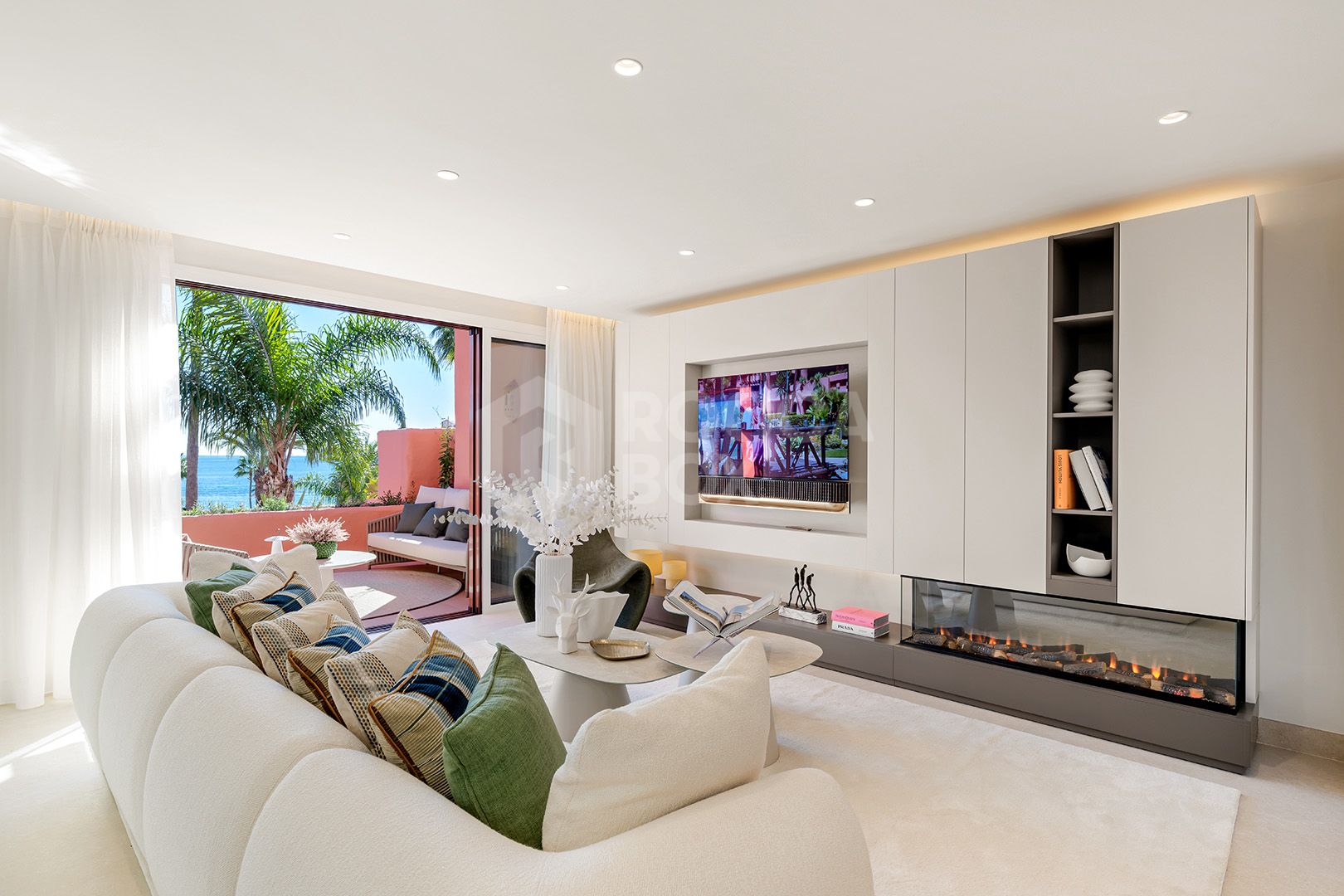 Exquisite Front Line Beach Penthouse with Panoramic Sea Views