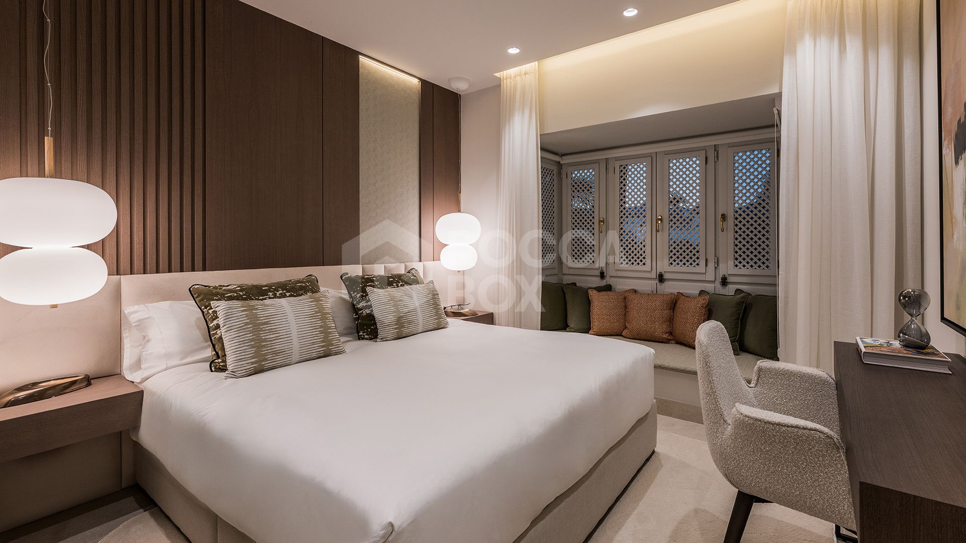 Exquisite Front Line Beach Penthouse with Panoramic Sea Views