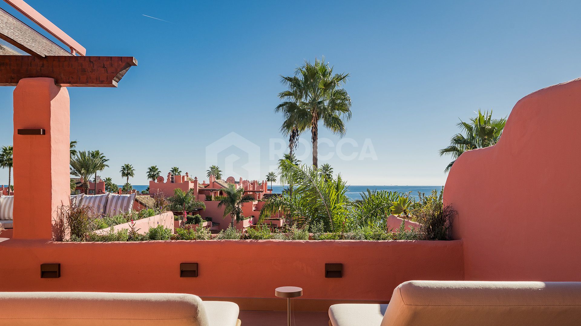 Exquisite Front Line Beach Penthouse with Panoramic Sea Views