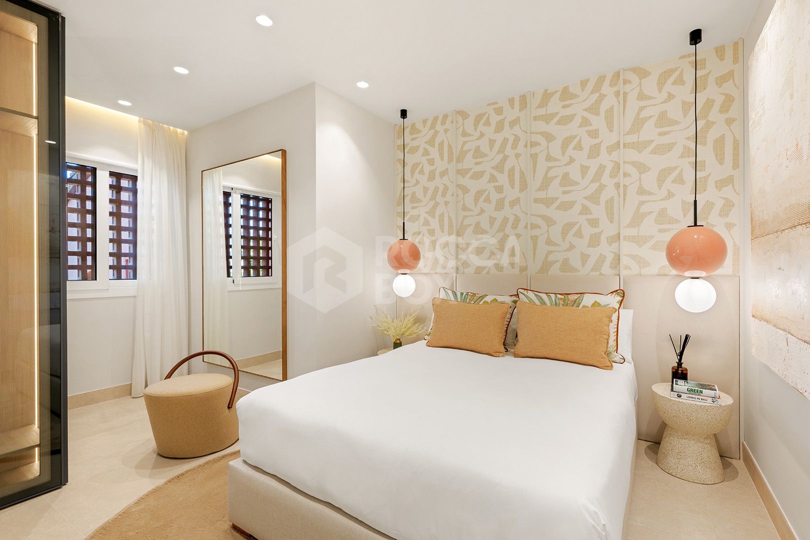 Exquisite Front Line Beach Penthouse with Panoramic Sea Views