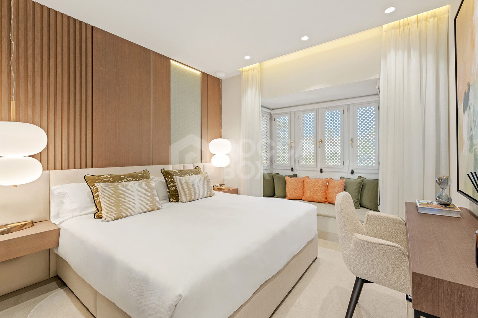 Exquisite Front Line Beach Penthouse with Panoramic Sea Views