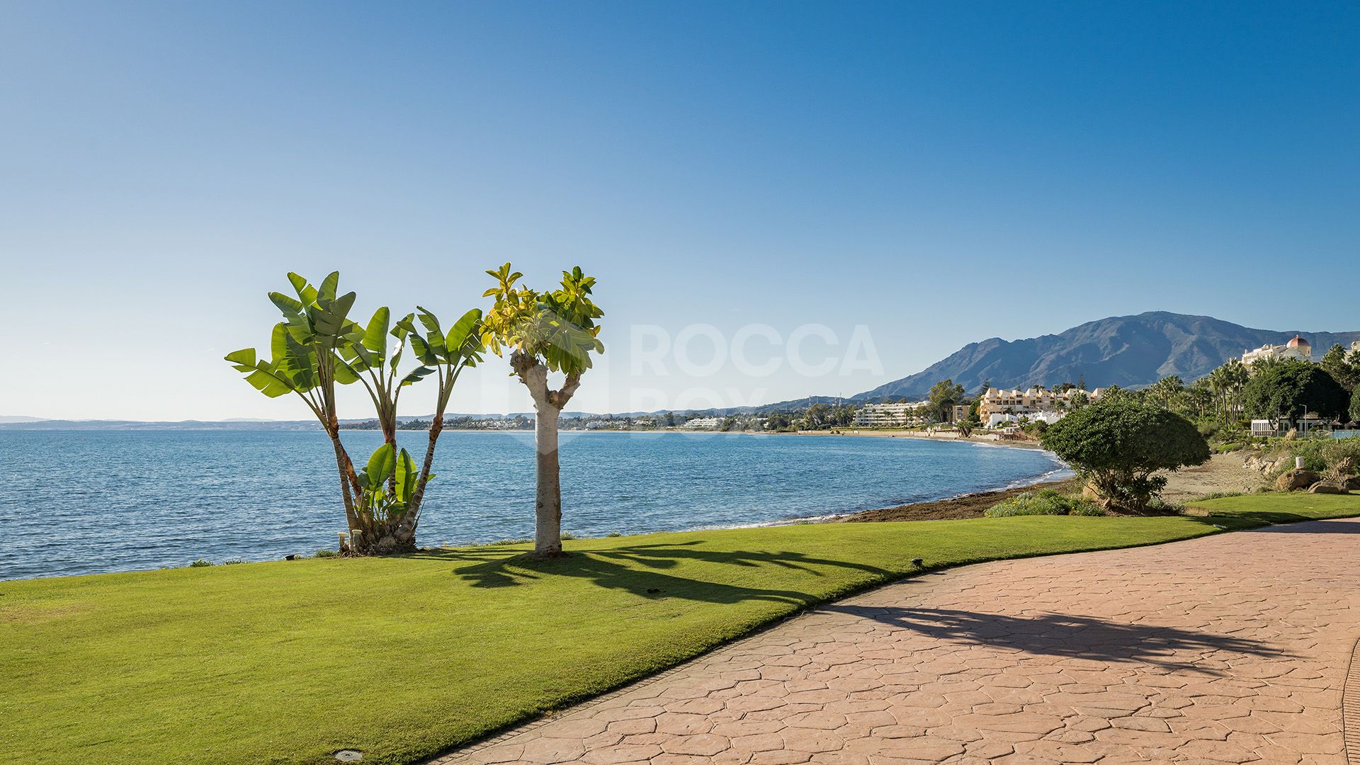 Exquisite Front Line Beach Penthouse with Panoramic Sea Views