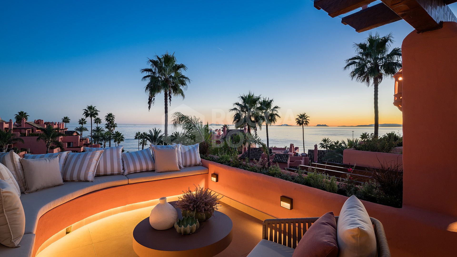 Exquisite Front Line Beach Penthouse with Panoramic Sea Views