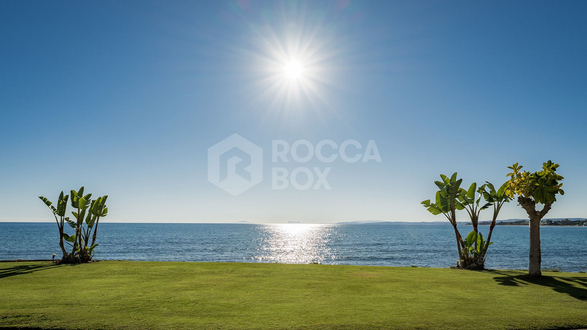 Exquisite Front Line Beach Penthouse with Panoramic Sea Views