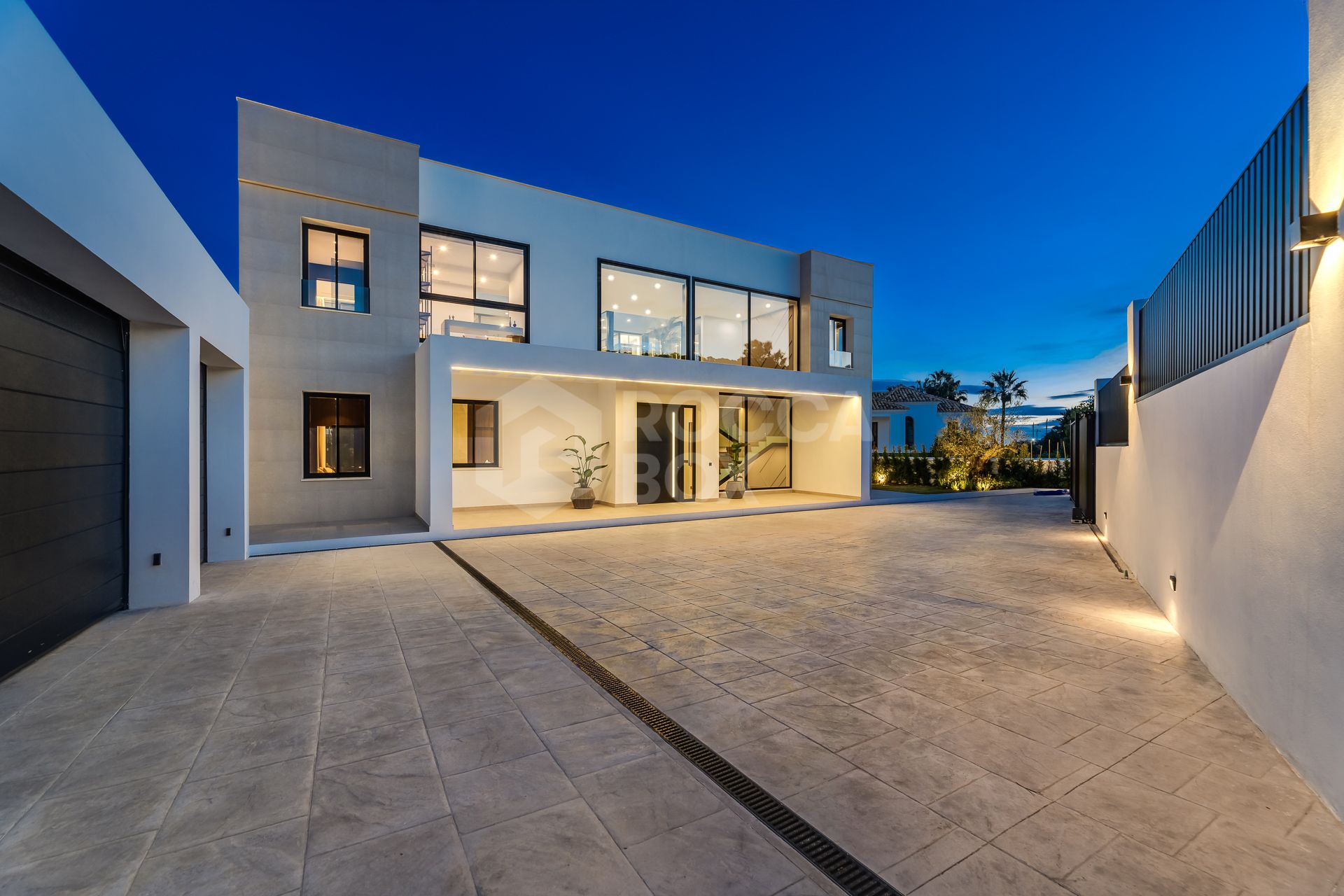 Luxury Villa with Panoramic Sea Views and Exceptional Amenities