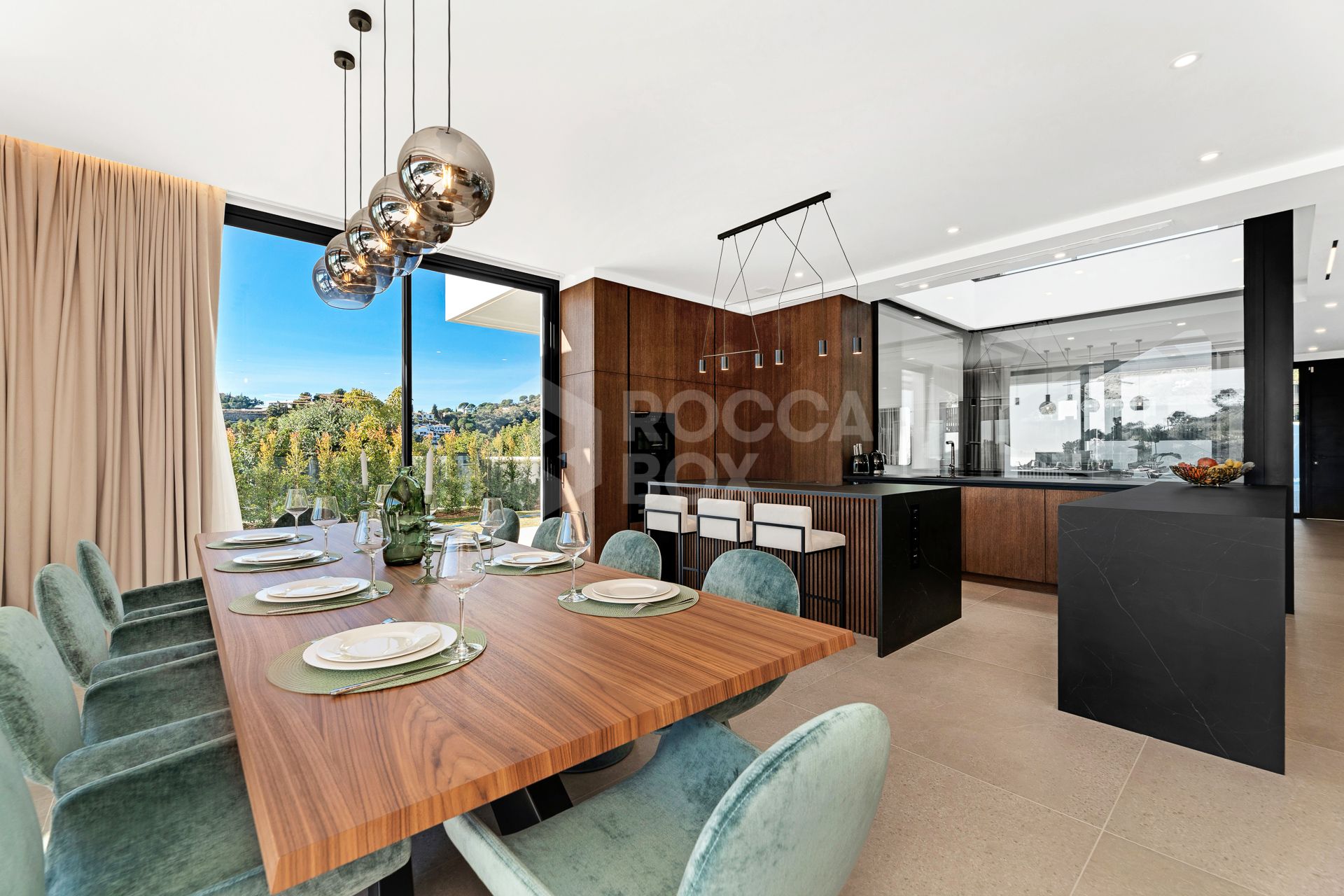 Luxury Villa with Panoramic Sea Views and Exceptional Amenities