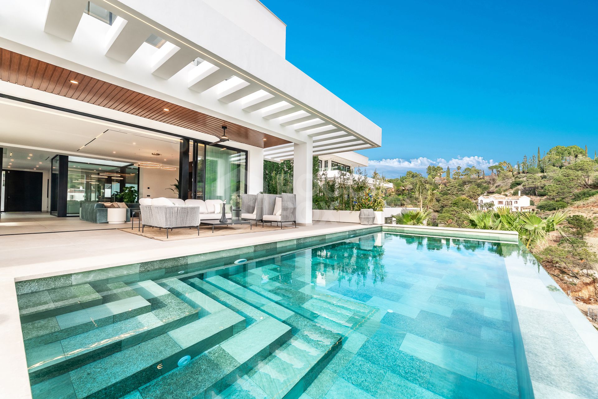 Luxury Villa with Panoramic Sea Views and Exceptional Amenities