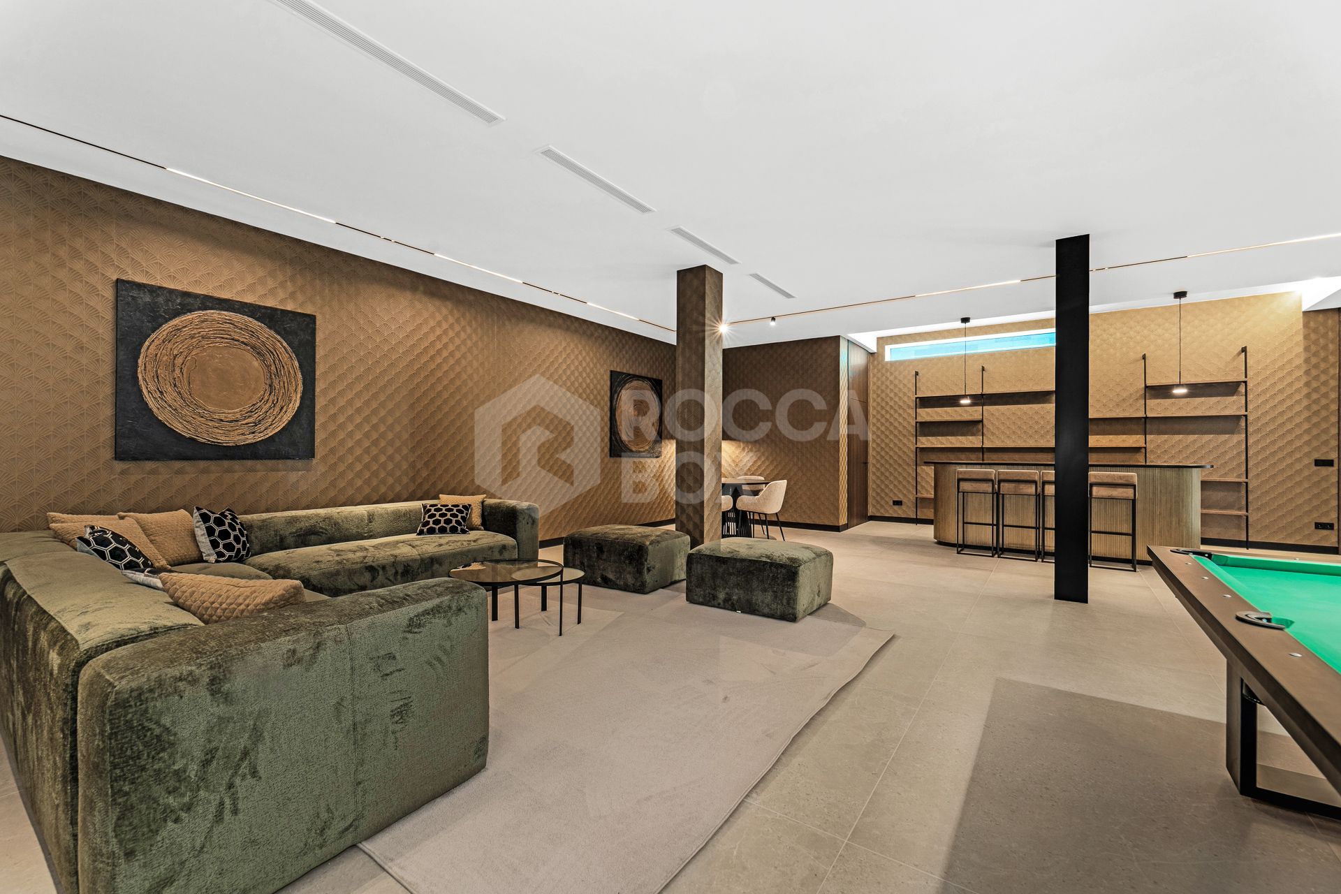 Luxury Villa with Panoramic Sea Views and Exceptional Amenities