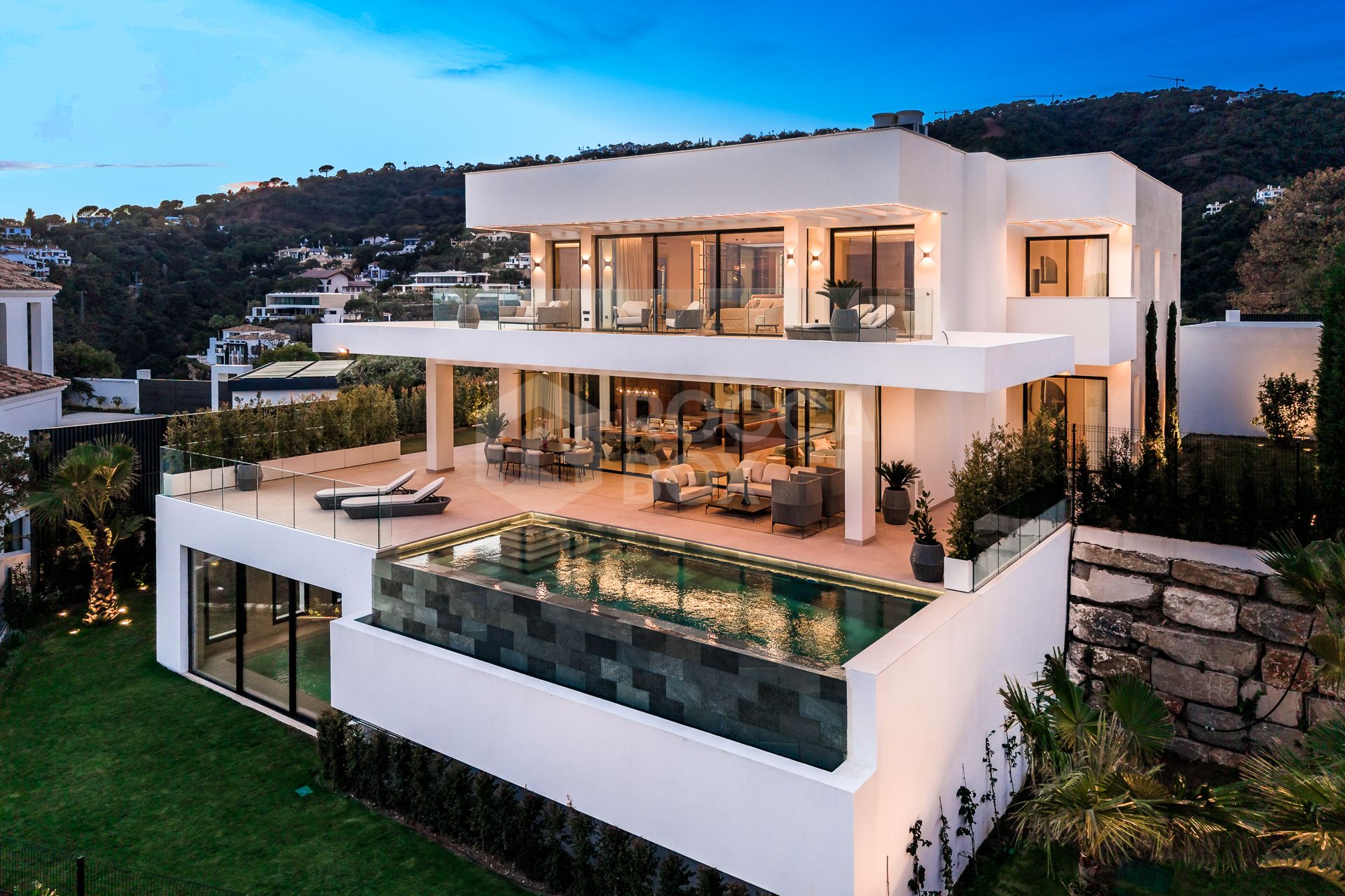 Luxury Villa with Panoramic Sea Views and Exceptional Amenities