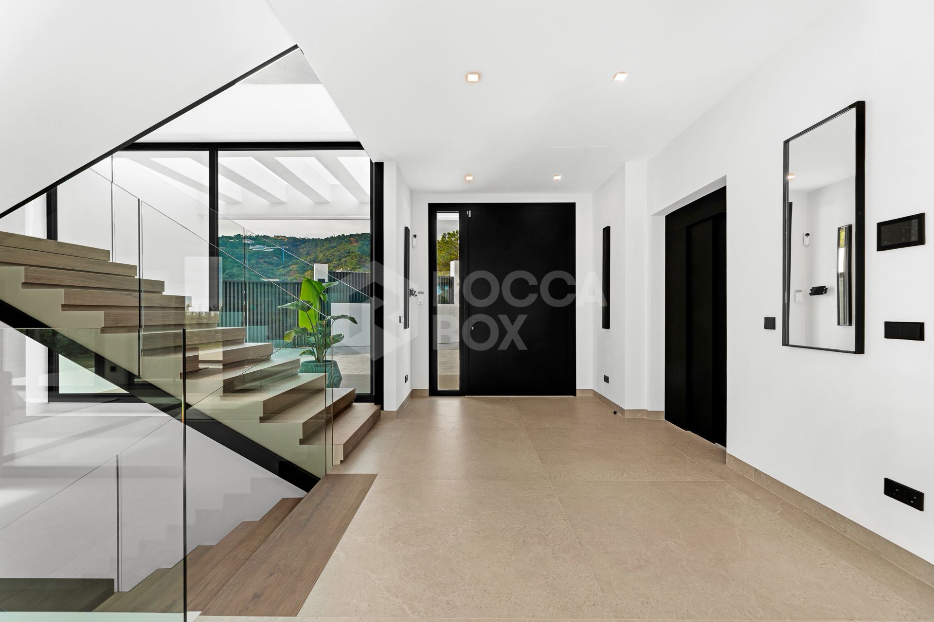 Luxury Villa with Panoramic Sea Views and Exceptional Amenities