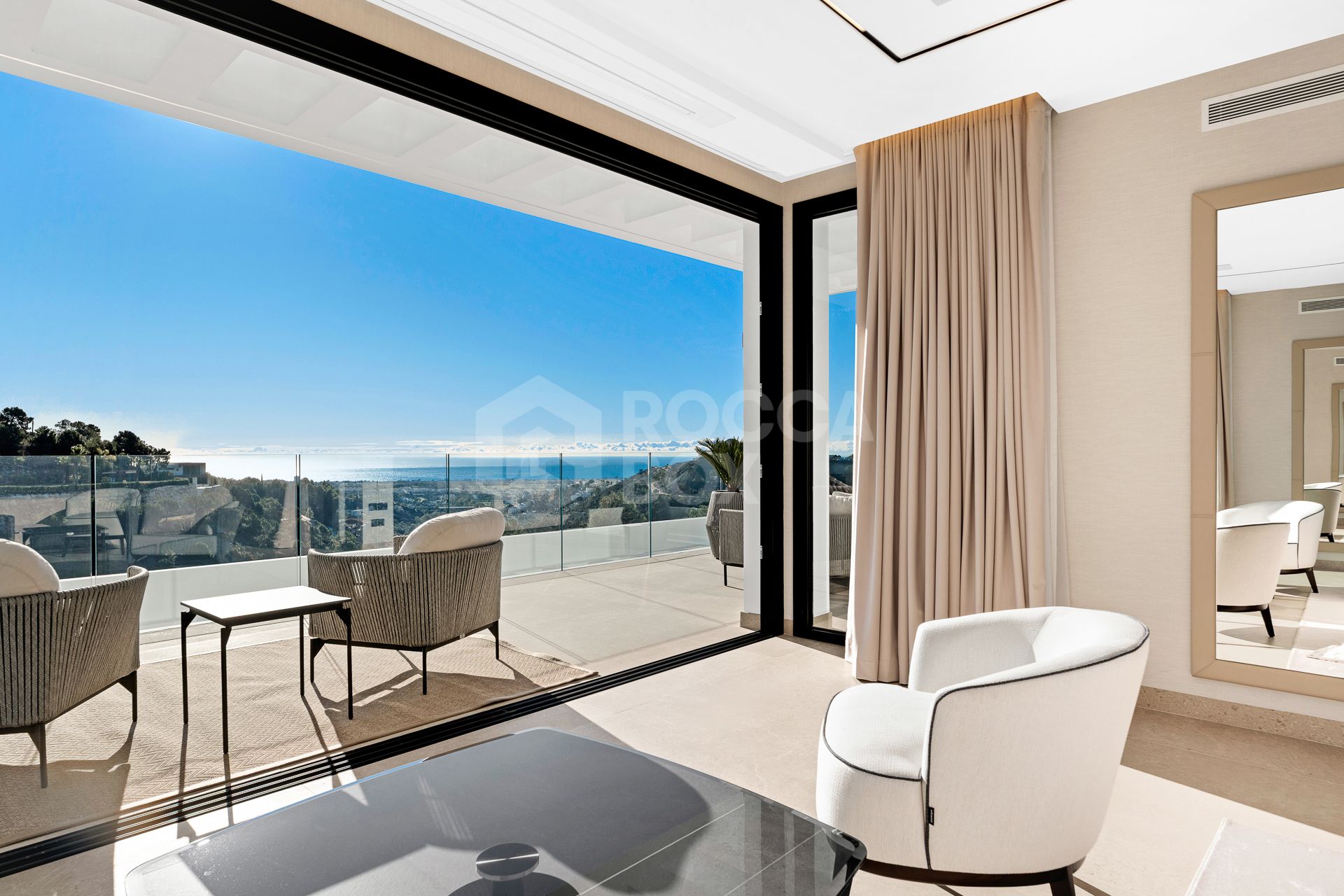 Luxury Villa with Panoramic Sea Views and Exceptional Amenities