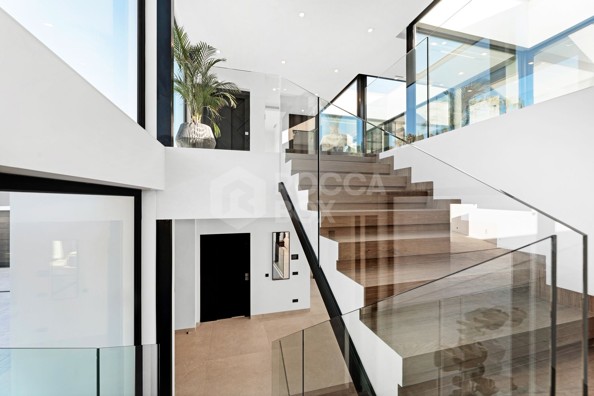 Luxury Villa with Panoramic Sea Views and Exceptional Amenities