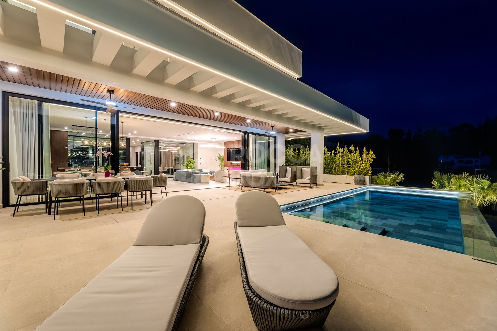 Luxury Villa with Panoramic Sea Views and Exceptional Amenities