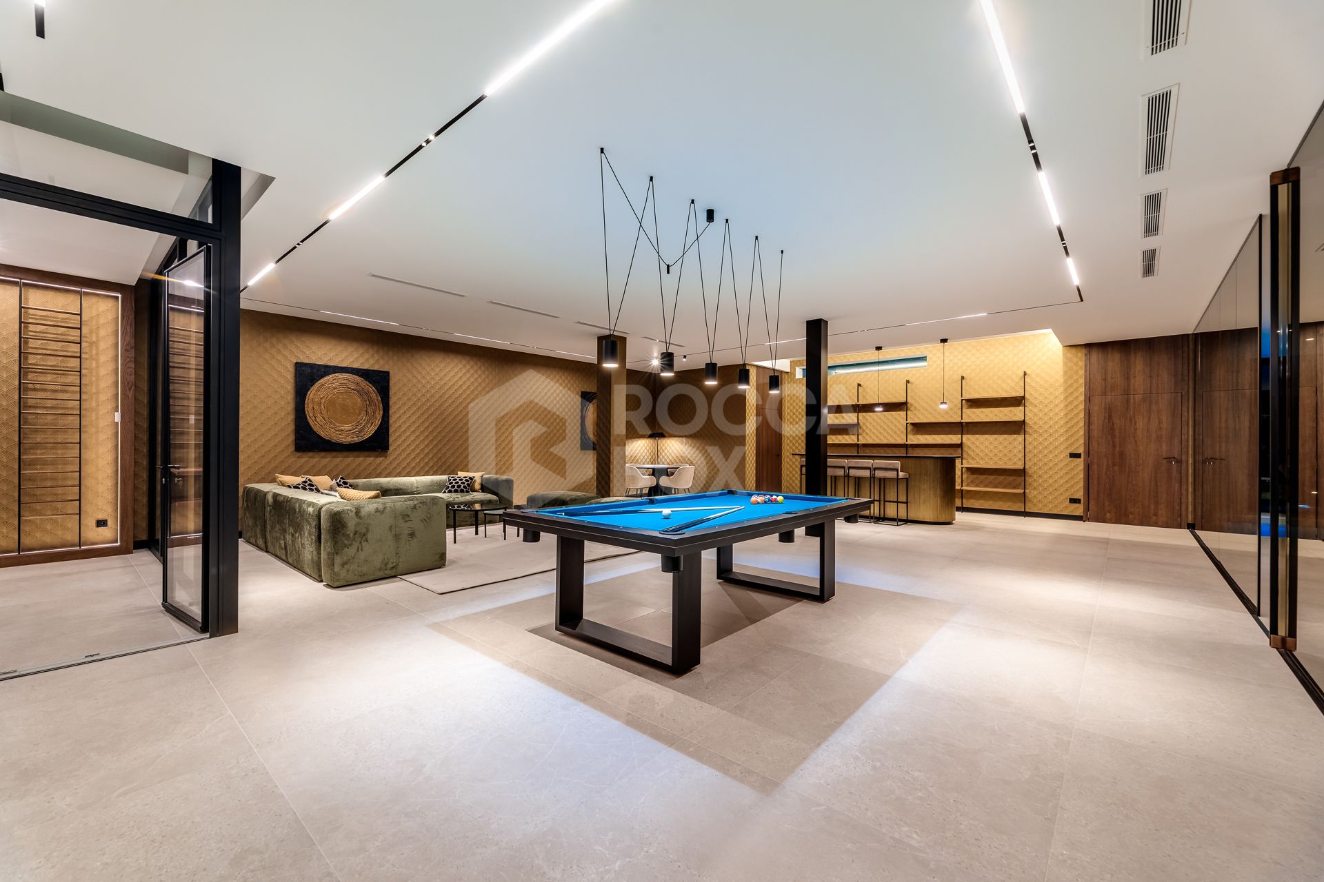 Luxury Villa with Panoramic Sea Views and Exceptional Amenities