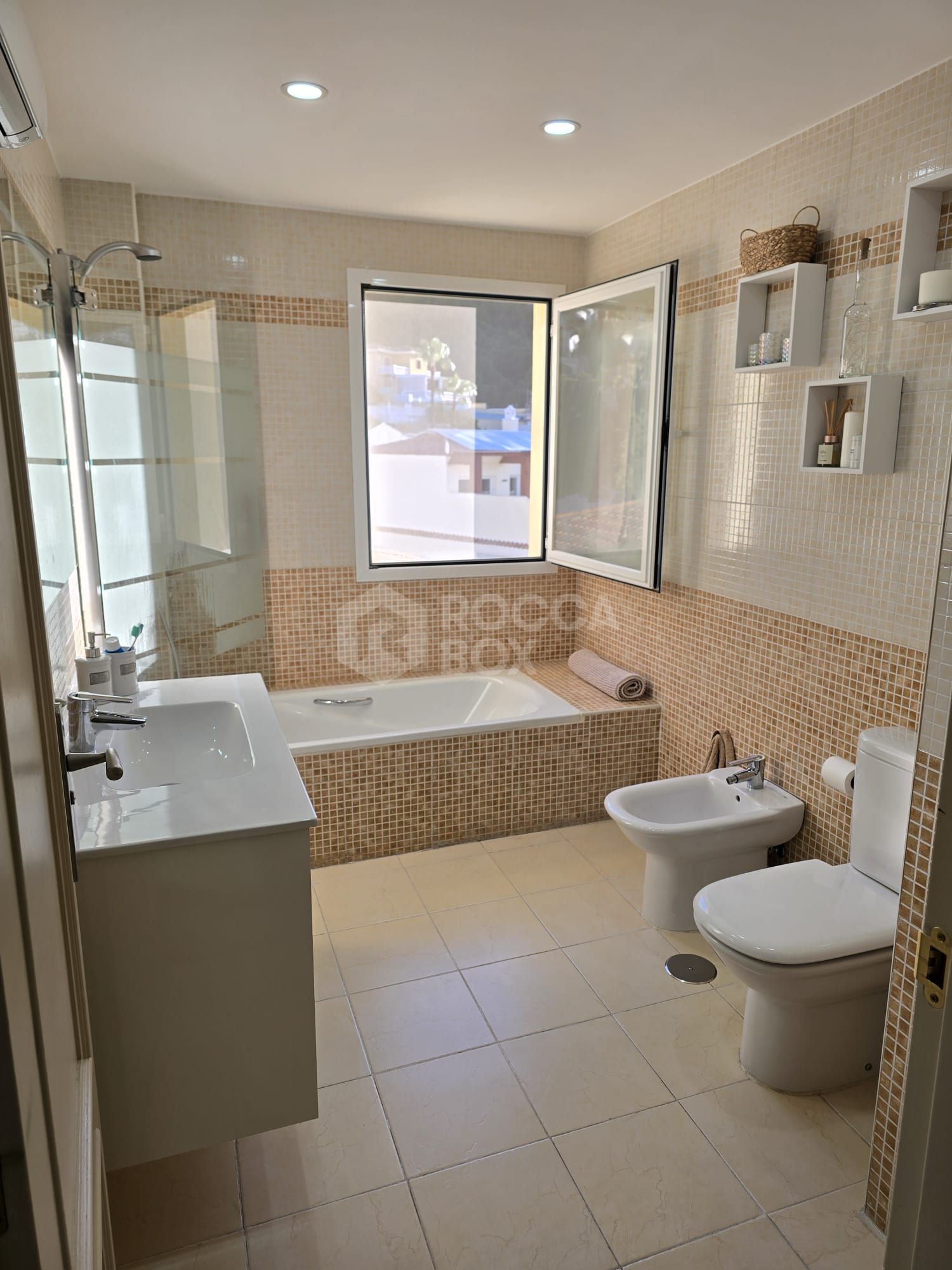 Unique penthouse-style home combining mountain tranquility and Mediterranean views, located in a private urbanization.