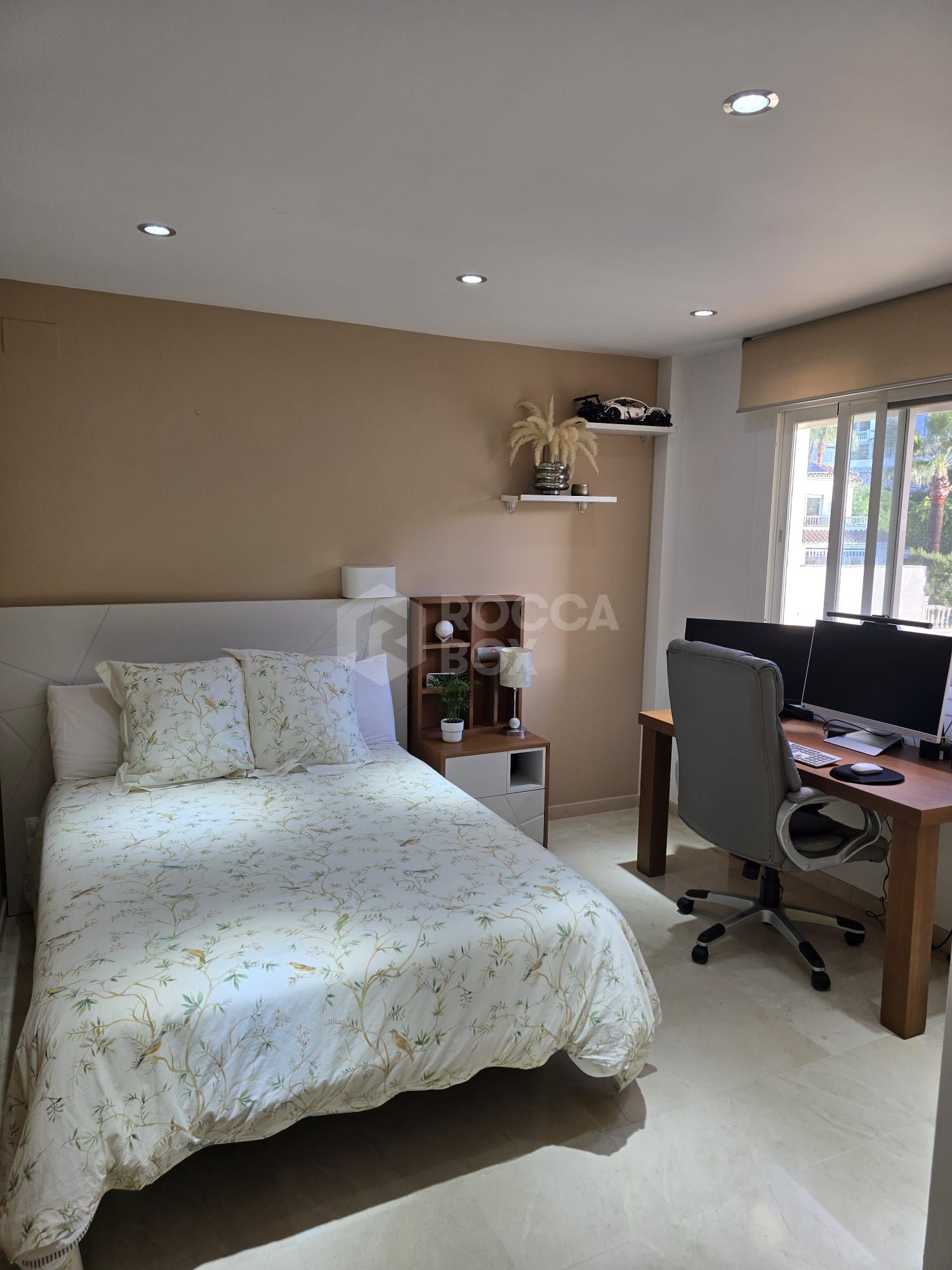 Unique penthouse-style home combining mountain tranquility and Mediterranean views, located in a private urbanization.