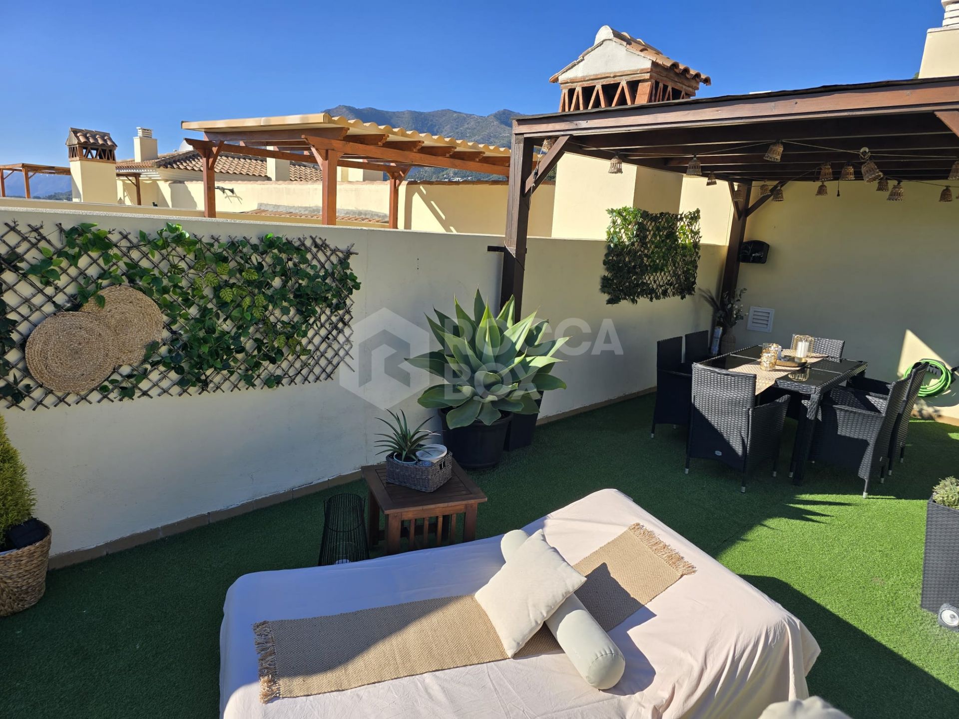 Unique penthouse-style home combining mountain tranquility and Mediterranean views, located in a private urbanization.