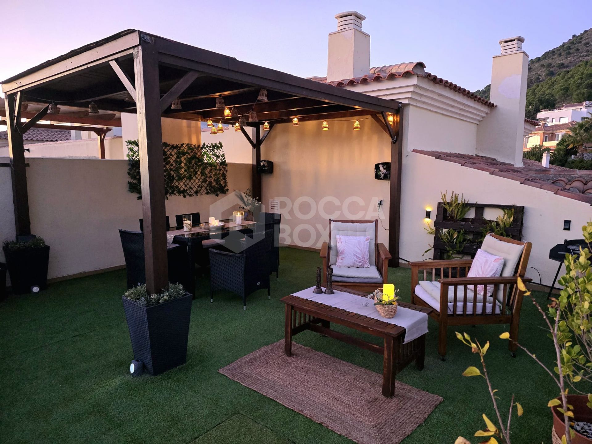 Unique penthouse-style home combining mountain tranquility and Mediterranean views, located in a private urbanization.