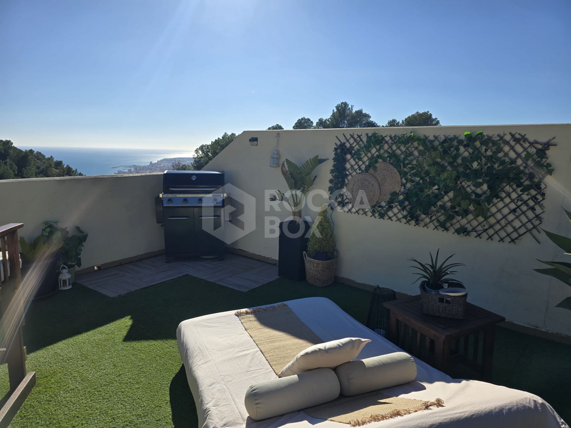 Unique penthouse-style home combining mountain tranquility and Mediterranean views, located in a private urbanization.