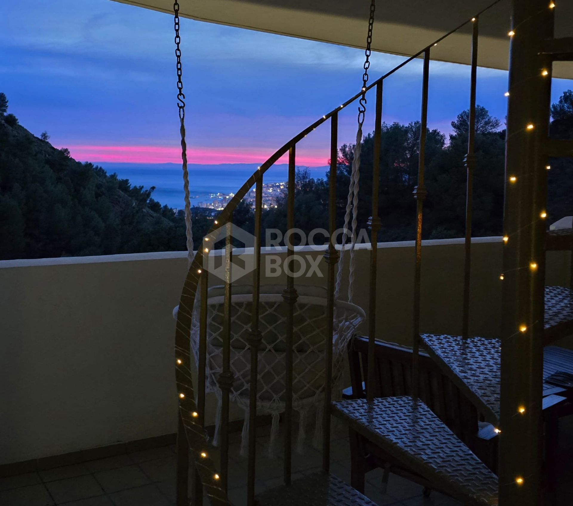 Unique penthouse-style home combining mountain tranquility and Mediterranean views, located in a private urbanization.