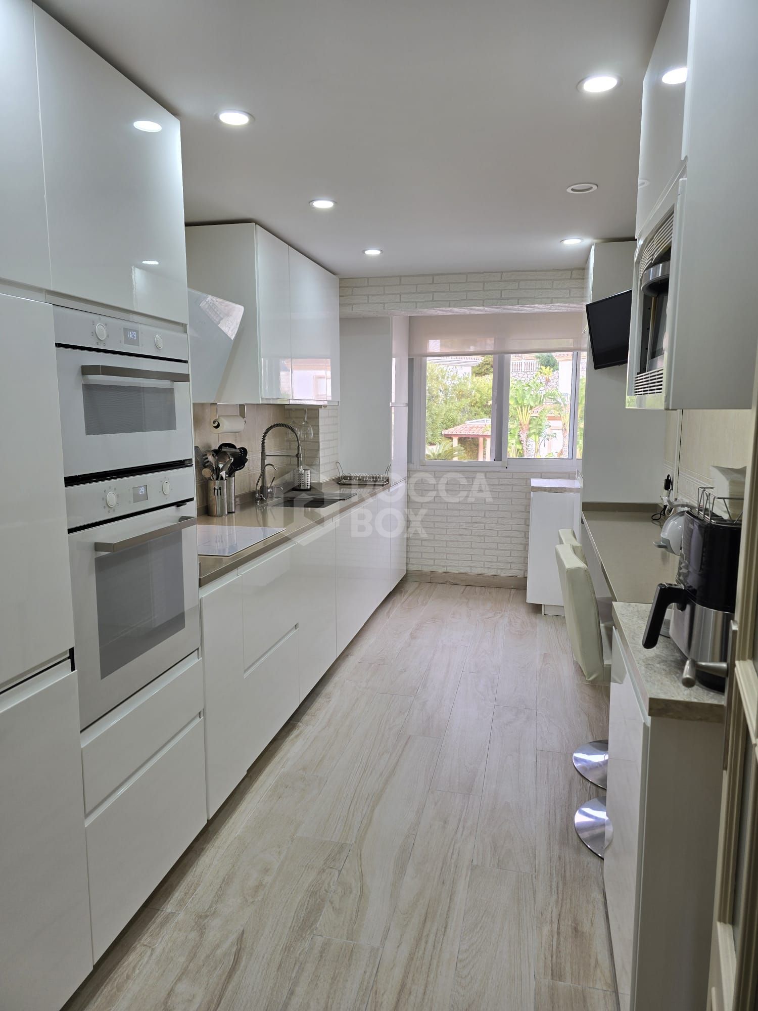 Unique penthouse-style home combining mountain tranquility and Mediterranean views, located in a private urbanization.