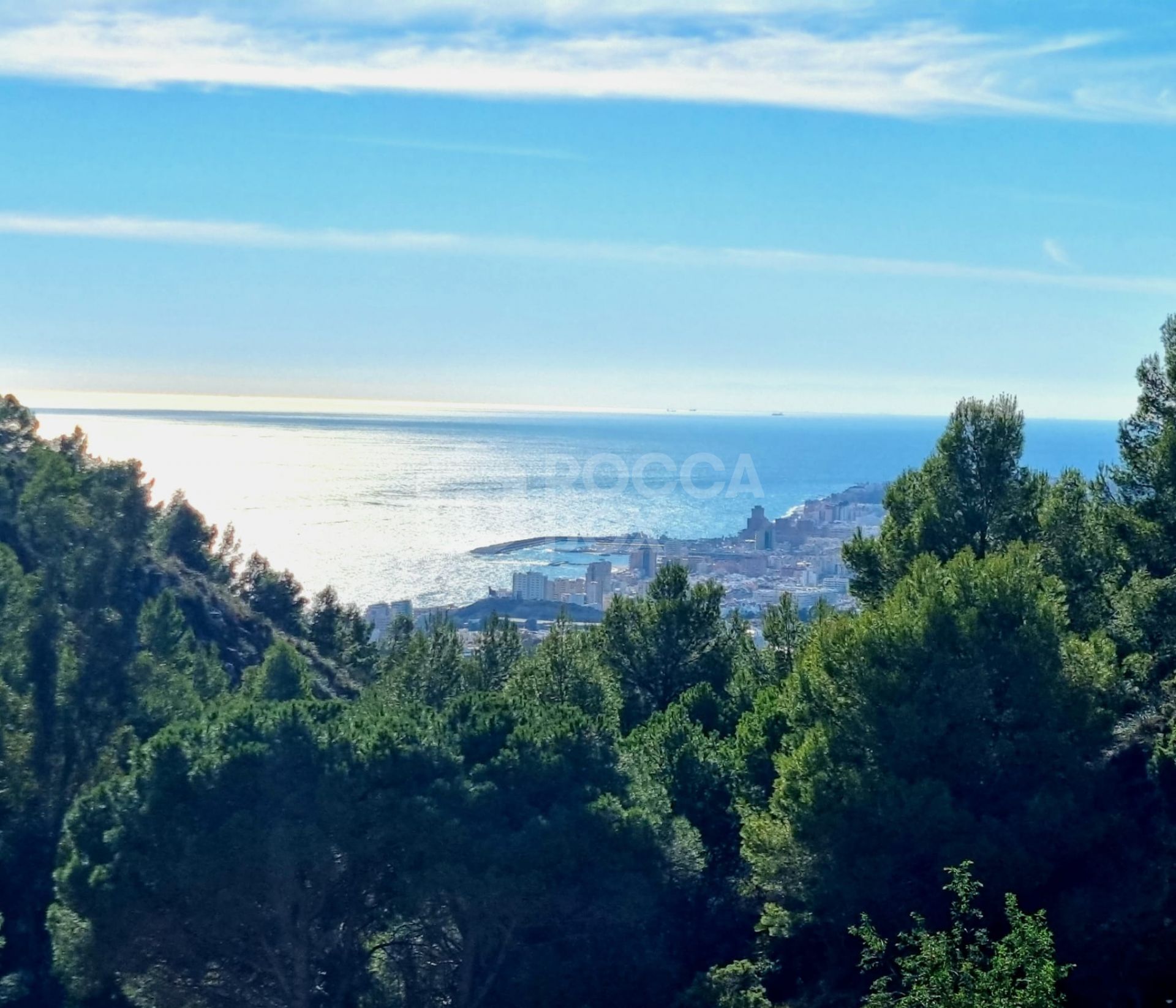 Unique penthouse-style home combining mountain tranquility and Mediterranean views, located in a private urbanization.