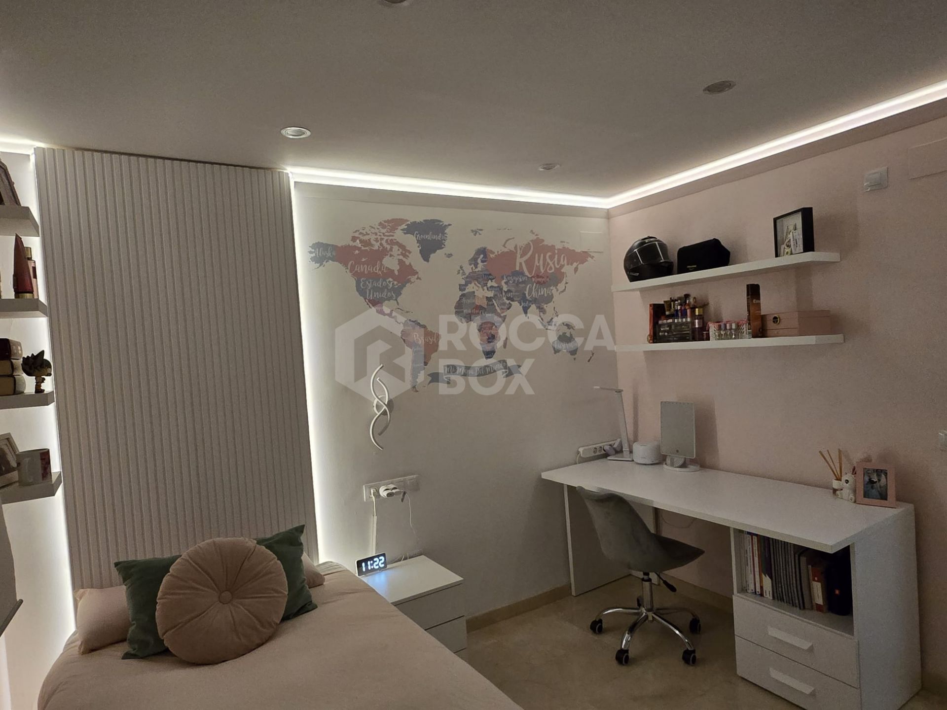 Unique penthouse-style home combining mountain tranquility and Mediterranean views, located in a private urbanization.