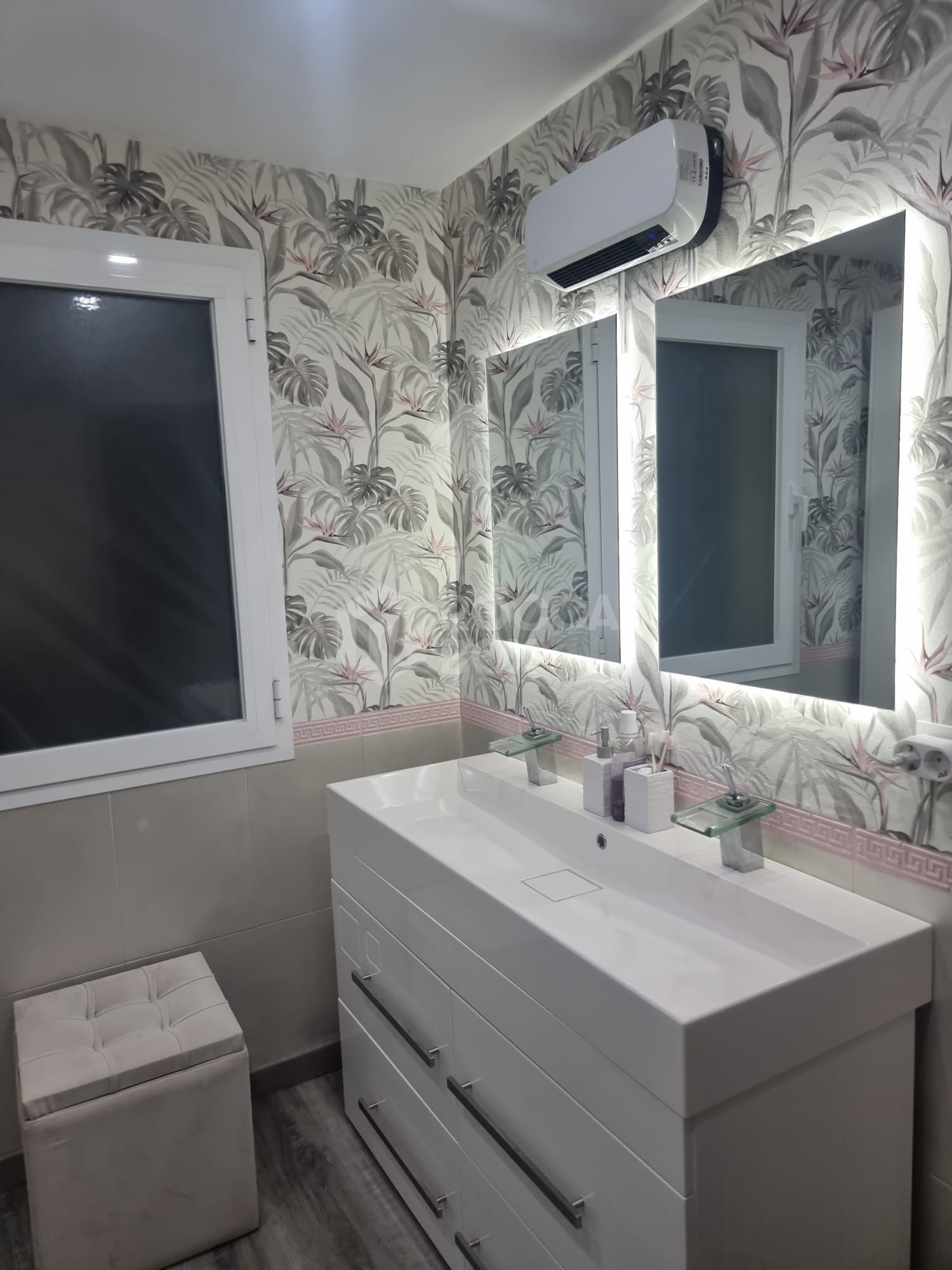 Unique penthouse-style home combining mountain tranquility and Mediterranean views, located in a private urbanization.