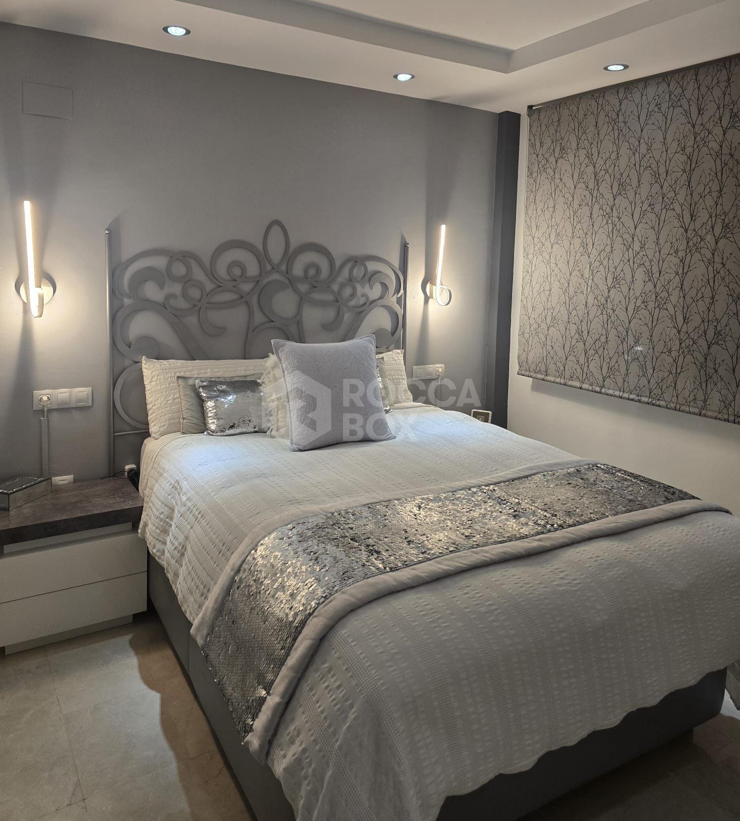 Unique penthouse-style home combining mountain tranquility and Mediterranean views, located in a private urbanization.