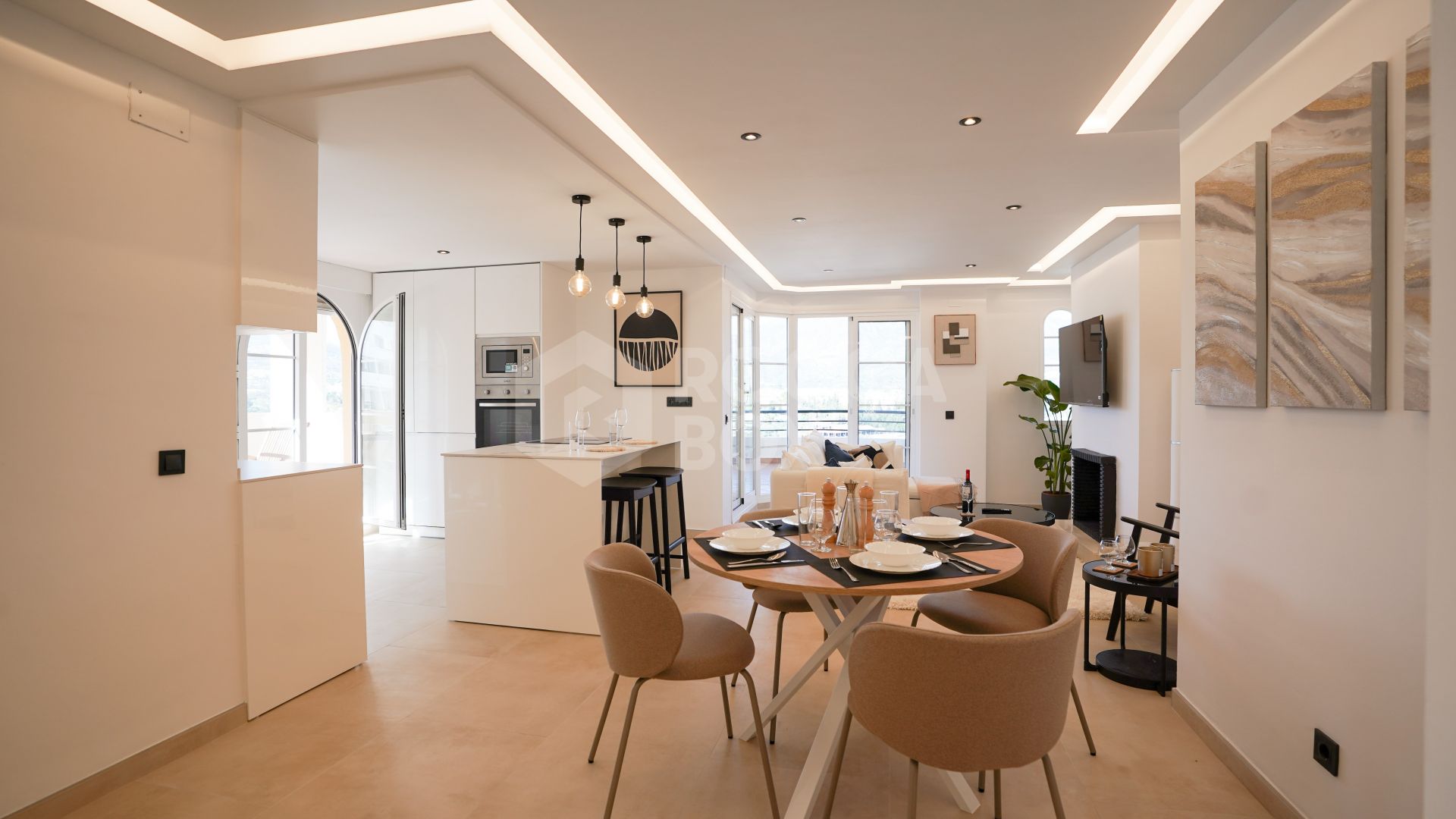 Renovated 2-Bedroom Apartment with Sea Views in Gated Community – Nueva Andalucía