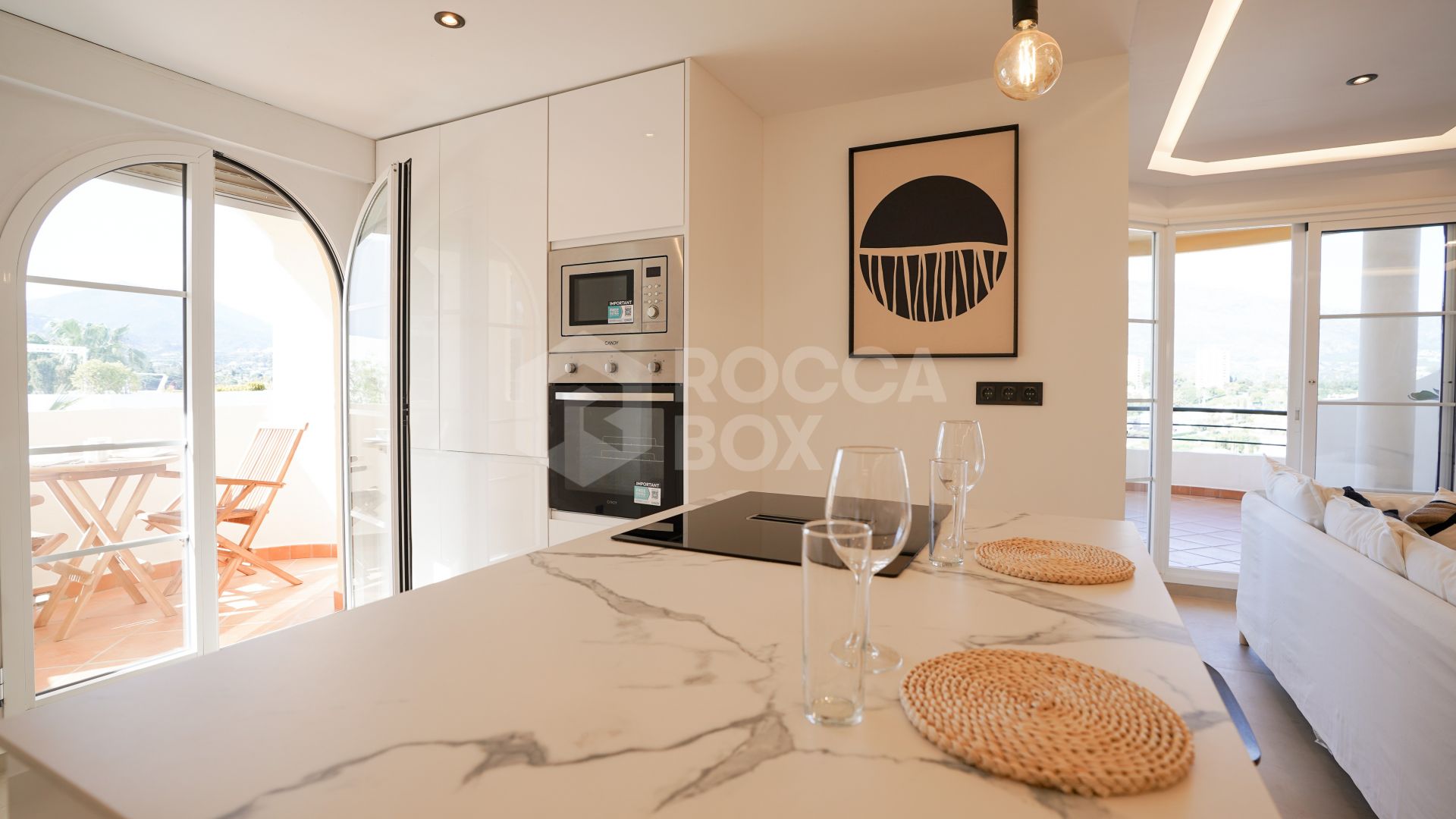 Renovated 2-Bedroom Apartment with Sea Views in Gated Community – Nueva Andalucía