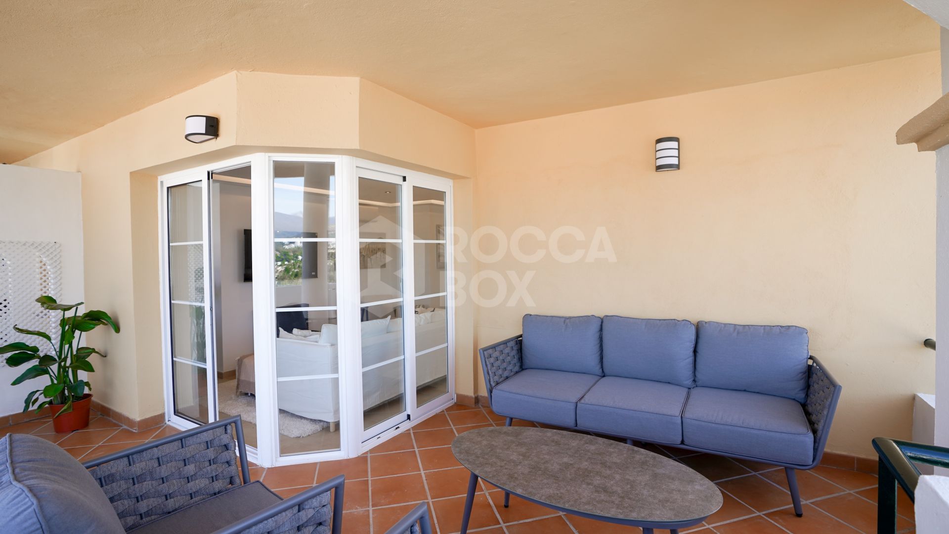 Renovated 2-Bedroom Apartment with Sea Views in Gated Community – Nueva Andalucía