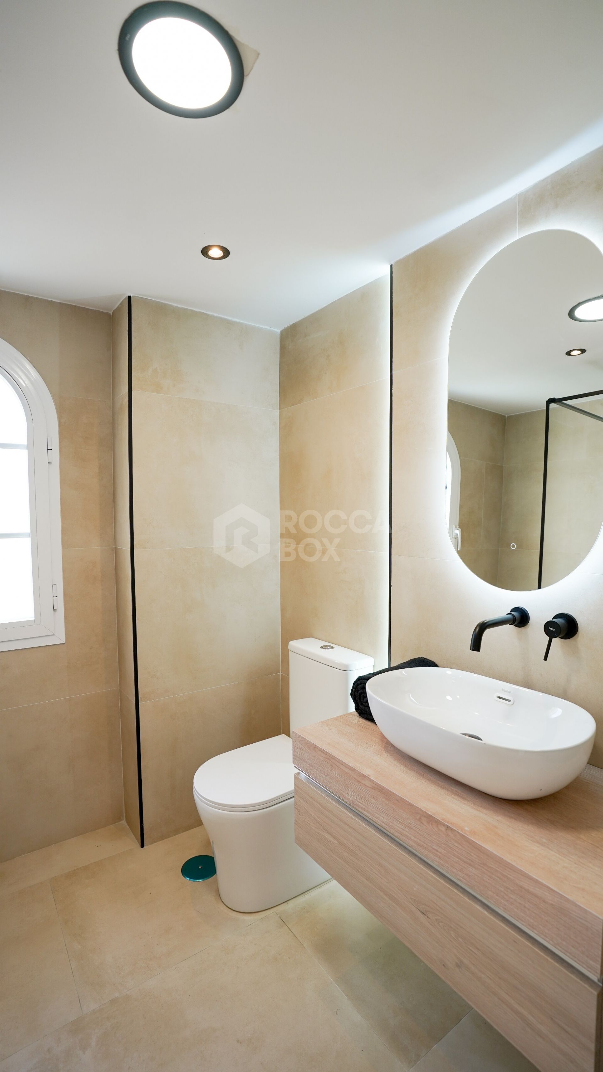 Renovated 2-Bedroom Apartment with Sea Views in Gated Community – Nueva Andalucía