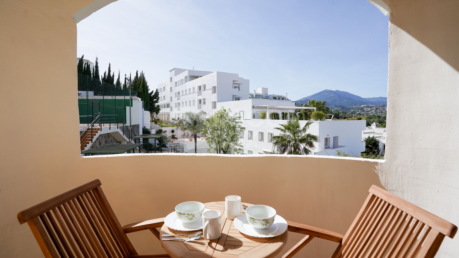 Renovated 2-Bedroom Apartment with Sea Views in Gated Community – Nueva Andalucía